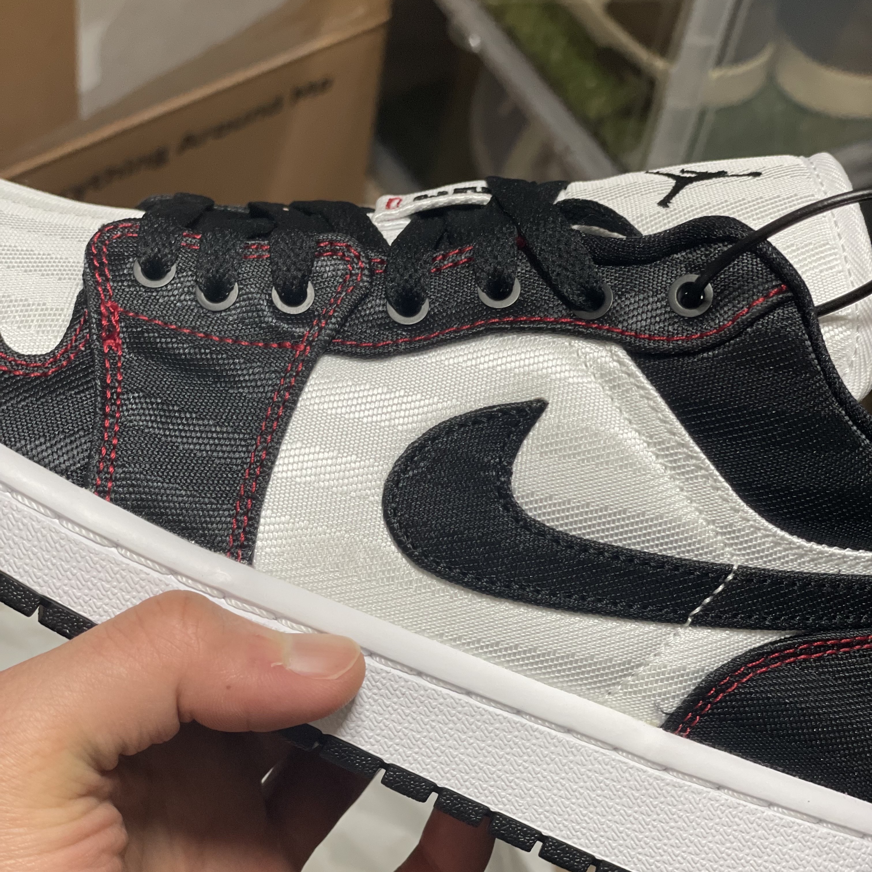 (W) Jordan 1 Low SE Utility White Gym Red Black 착용 스타일 - 1