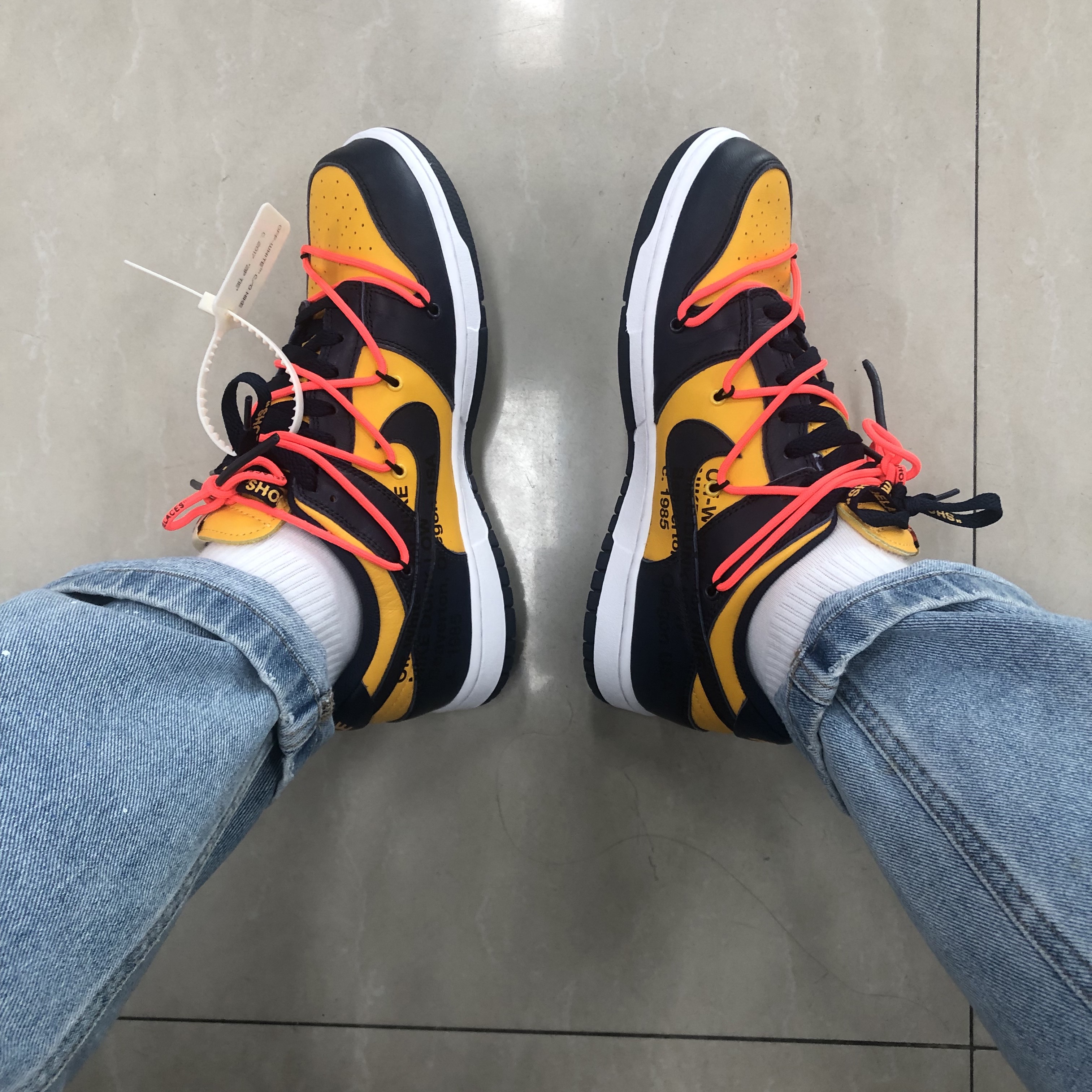 Nike x Off-White Dunk Low University Gold Midnight Navy 착용 스타일