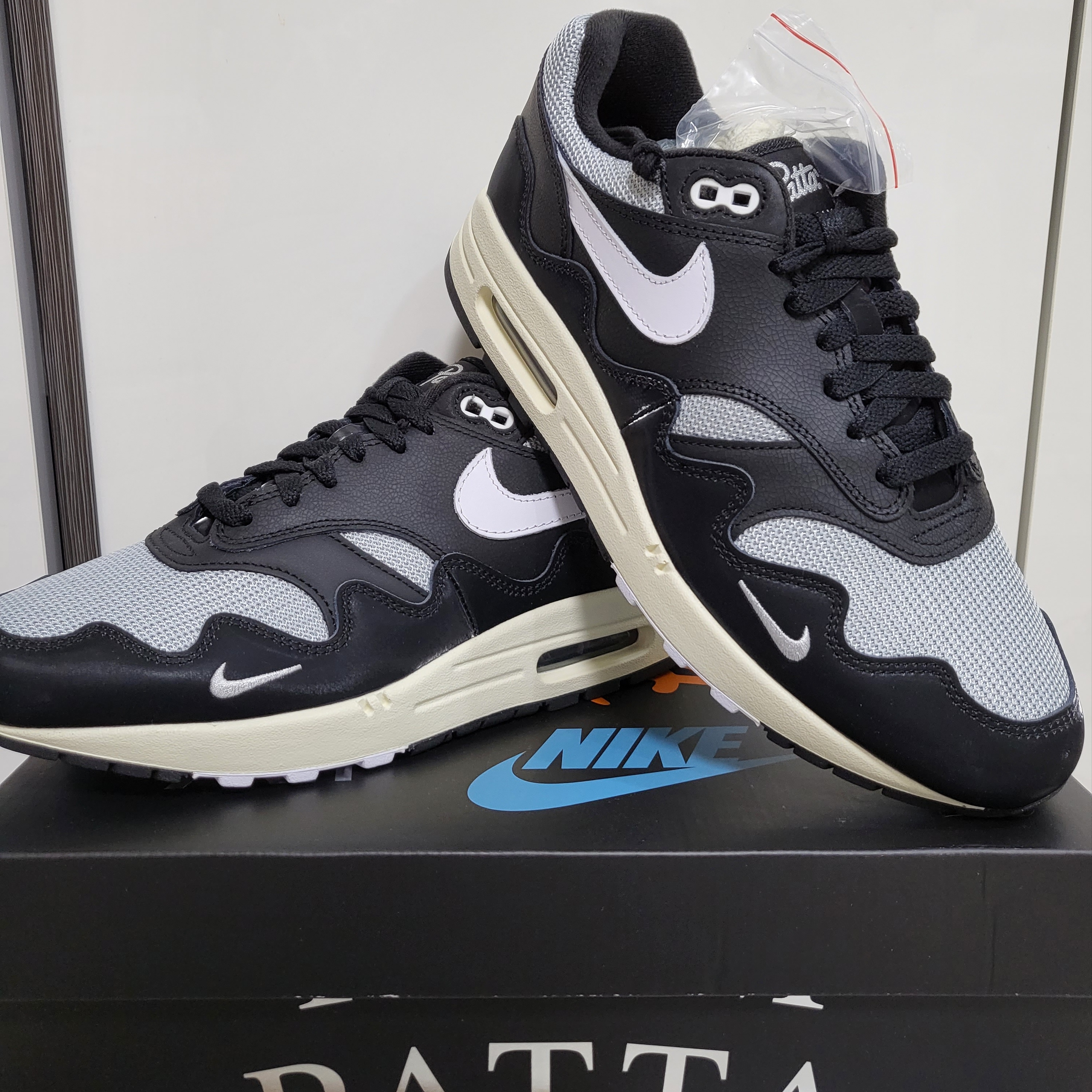 Nike x Patta Air Max 1 Black 착용 스타일