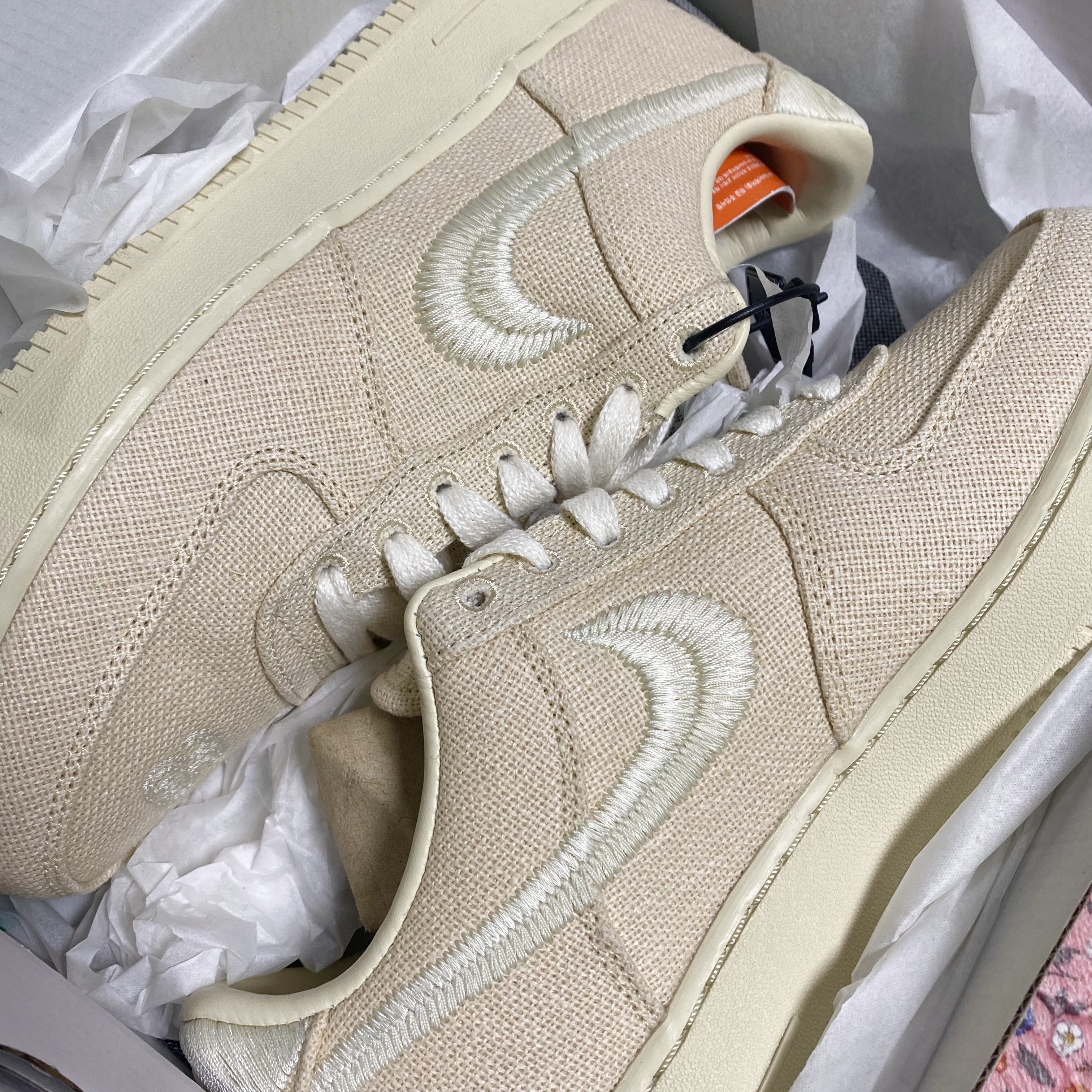 Nike x Stussy Air Force 1 Low Fossil 착용 스타일