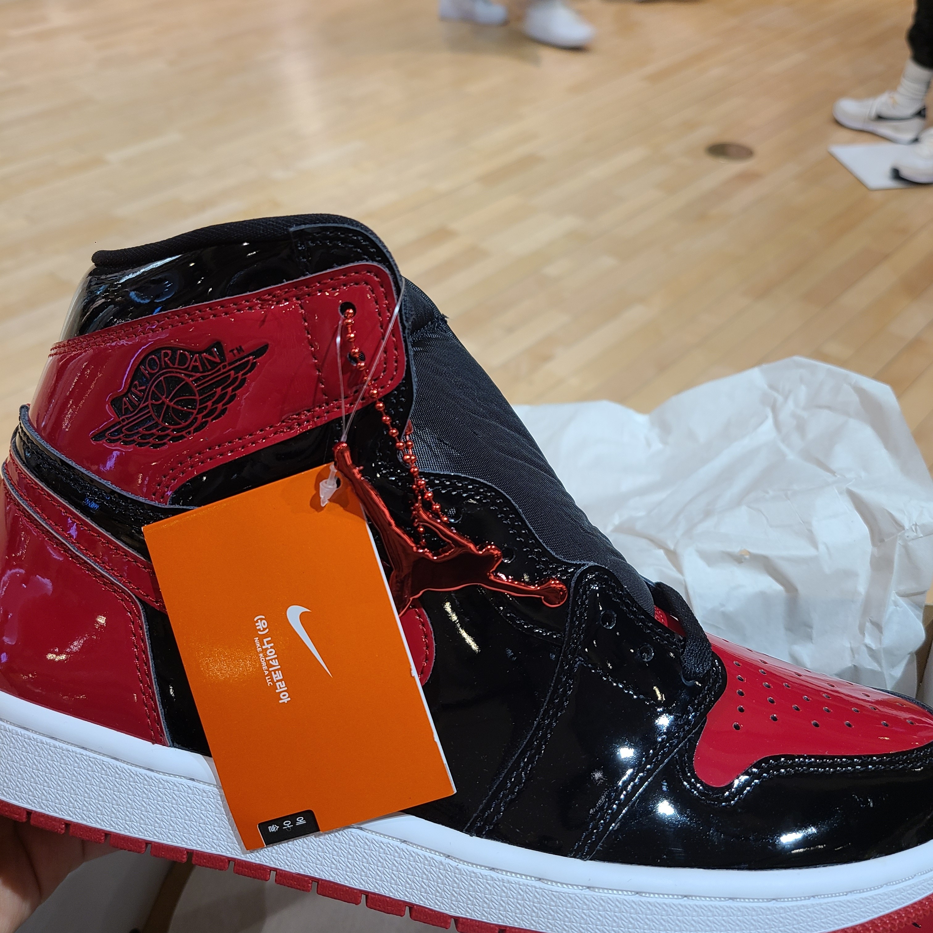 Jordan 1 Retro High OG Patent Bred 착용 스타일 - 2
