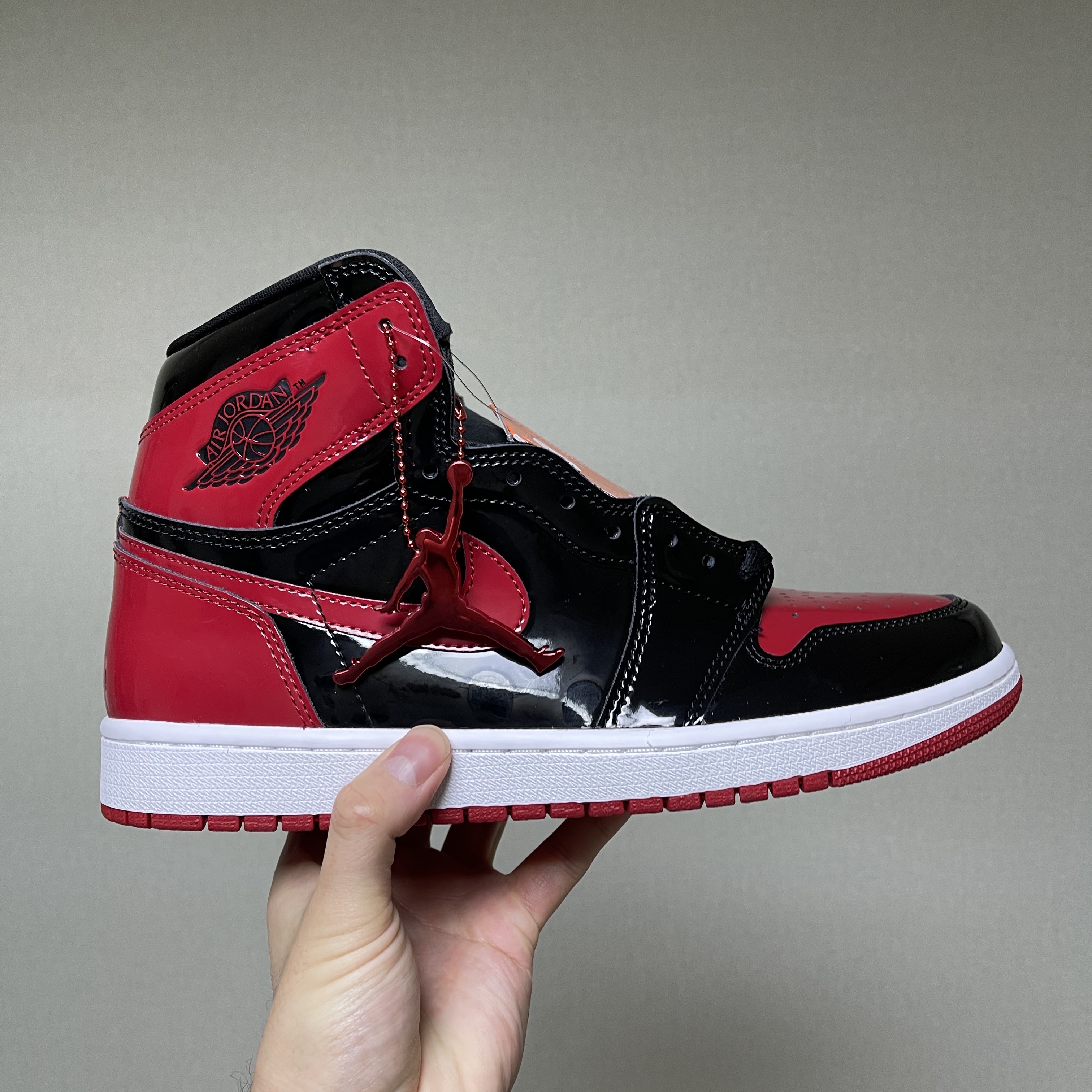 Jordan 1 Retro High OG Patent Bred 착용 스타일 - 2