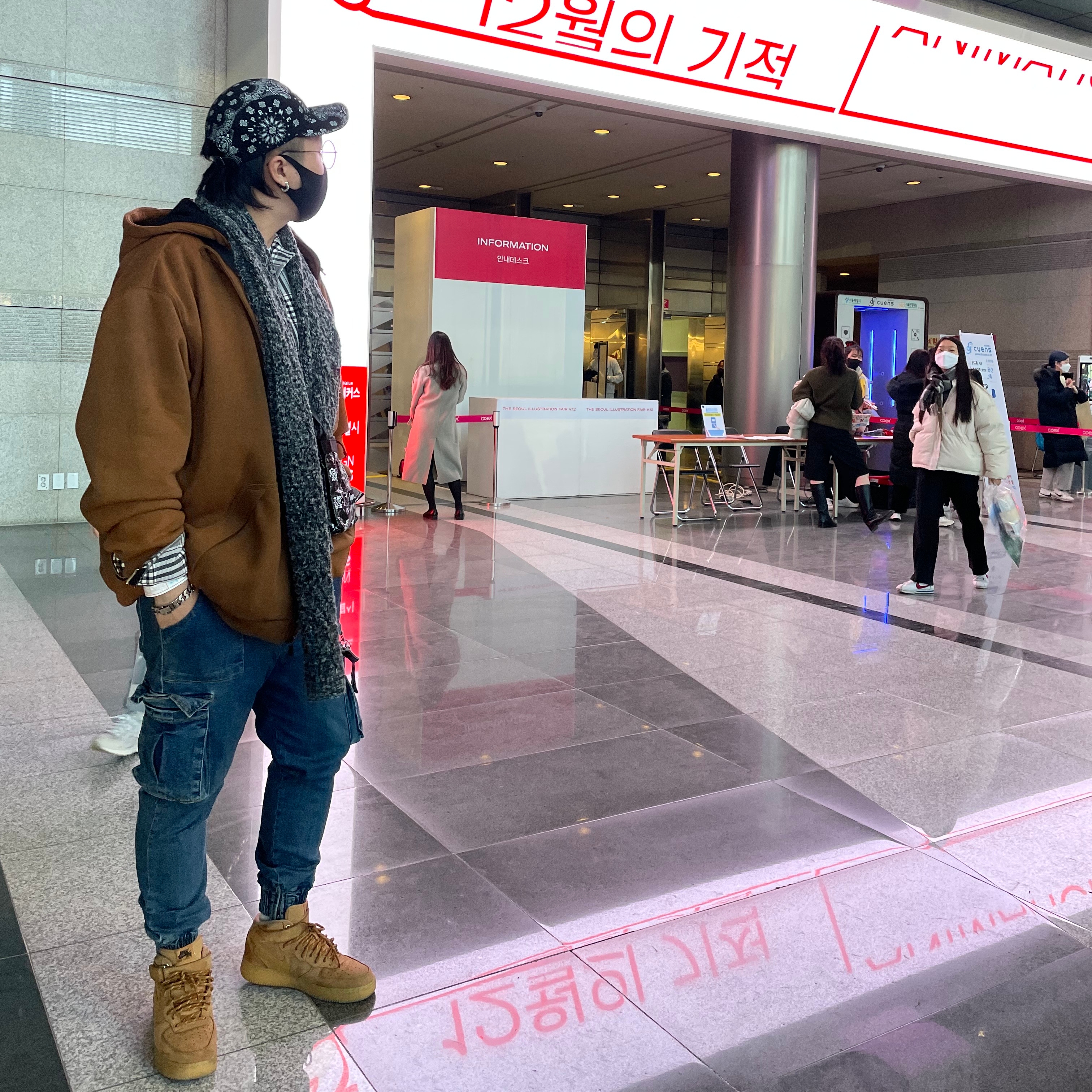 Supreme Bandana Camp Cap Black - 21SS, Supreme Bandana Tarp Side Bag Black - 21SS 착용 스타일 - 1