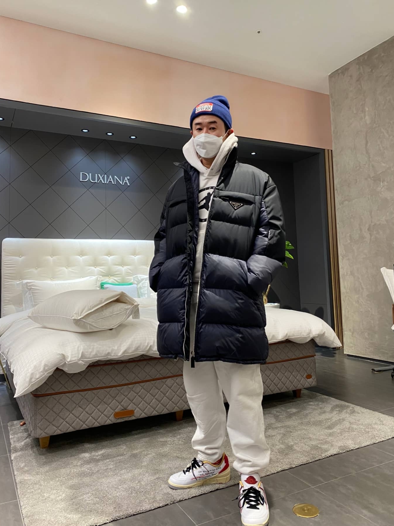 Jordan 2 x Off-White Retro Low SP White and Varsity Red, Supreme Gonz Nametag Beanie Navy - 21FW 착용 스타일 - 2