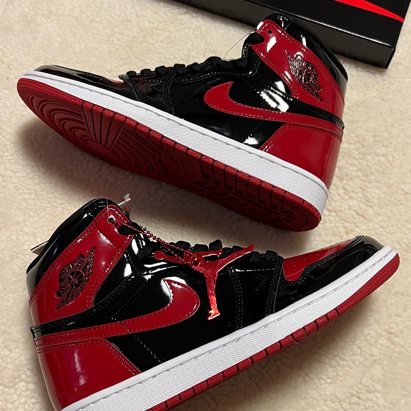 Jordan 1 Retro High OG Patent Bred, (GS) Jordan 1 Retro High OG Patent Bred 착용 스타일 - 1