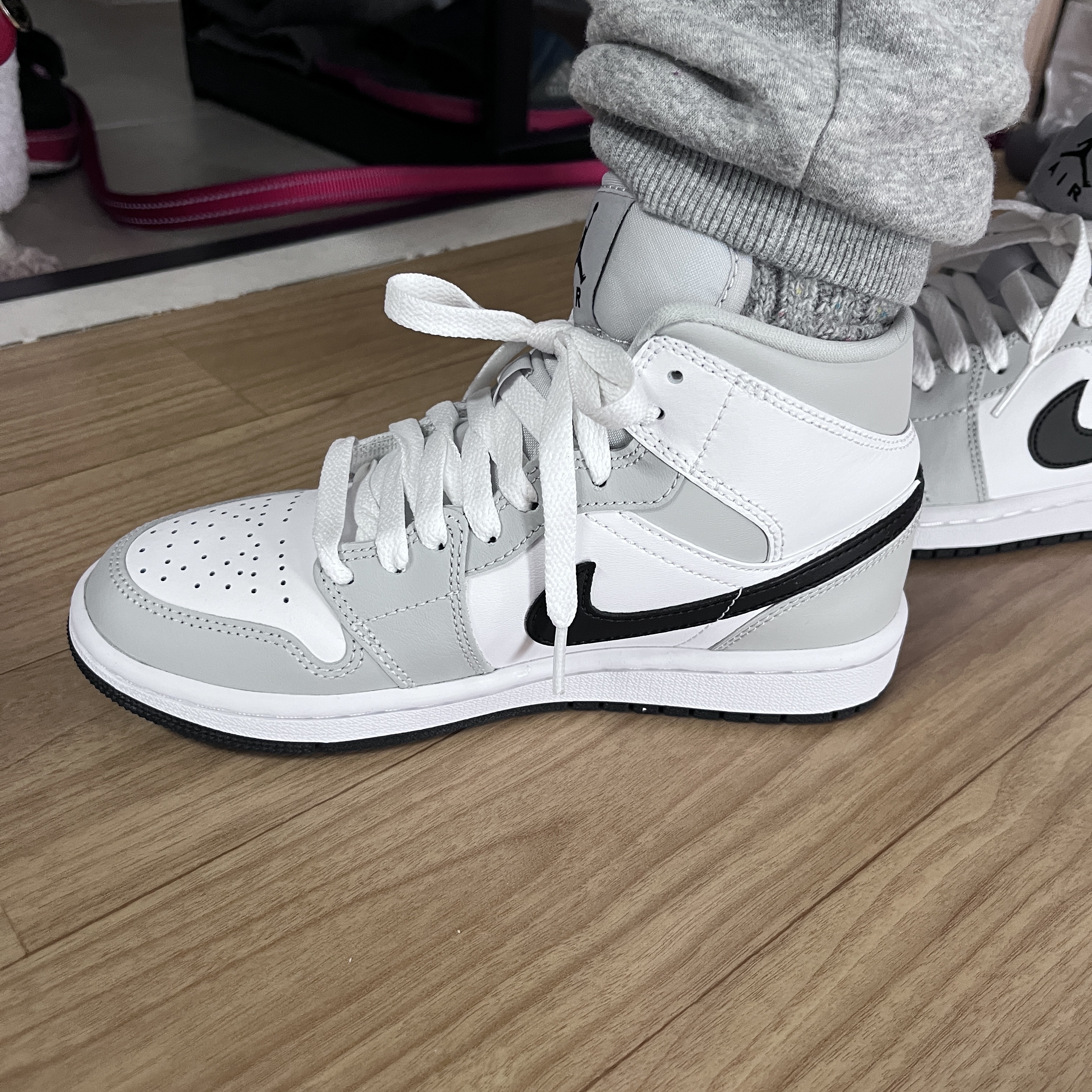 (W) Jordan 1 Mid Grey Fog 착용 스타일 - 4