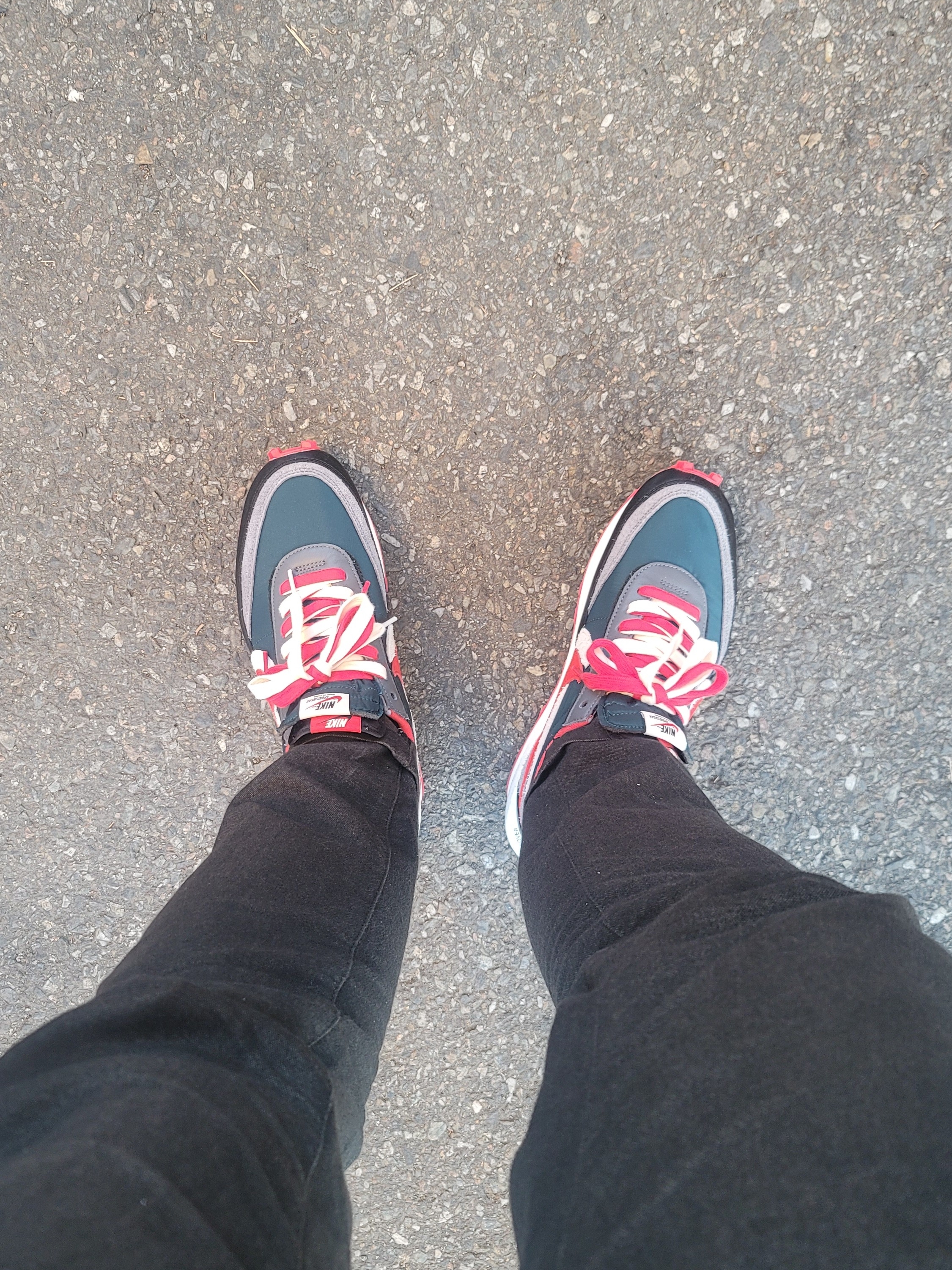 Nike x Sacai x Undercover LDWaffle Midnight Spruce University Red 착용 스타일