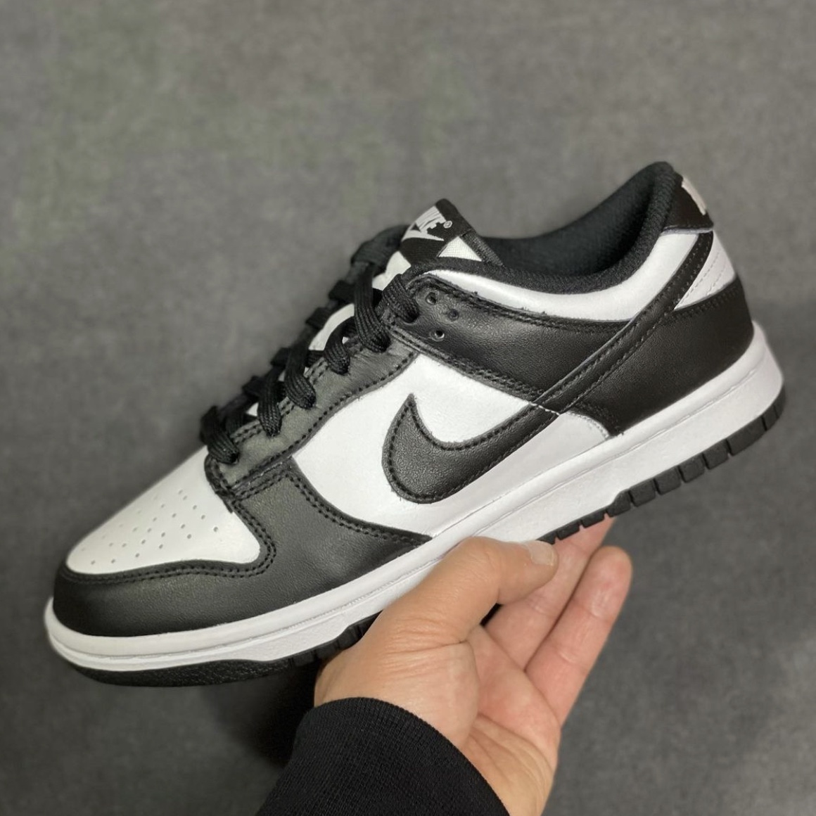 Nike Dunk Low Retro Black 착용 스타일 - 1