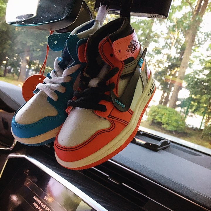 Jordan 1 x Travis Scott Retro Low OG SP Mocha 착용 스타일 - 2