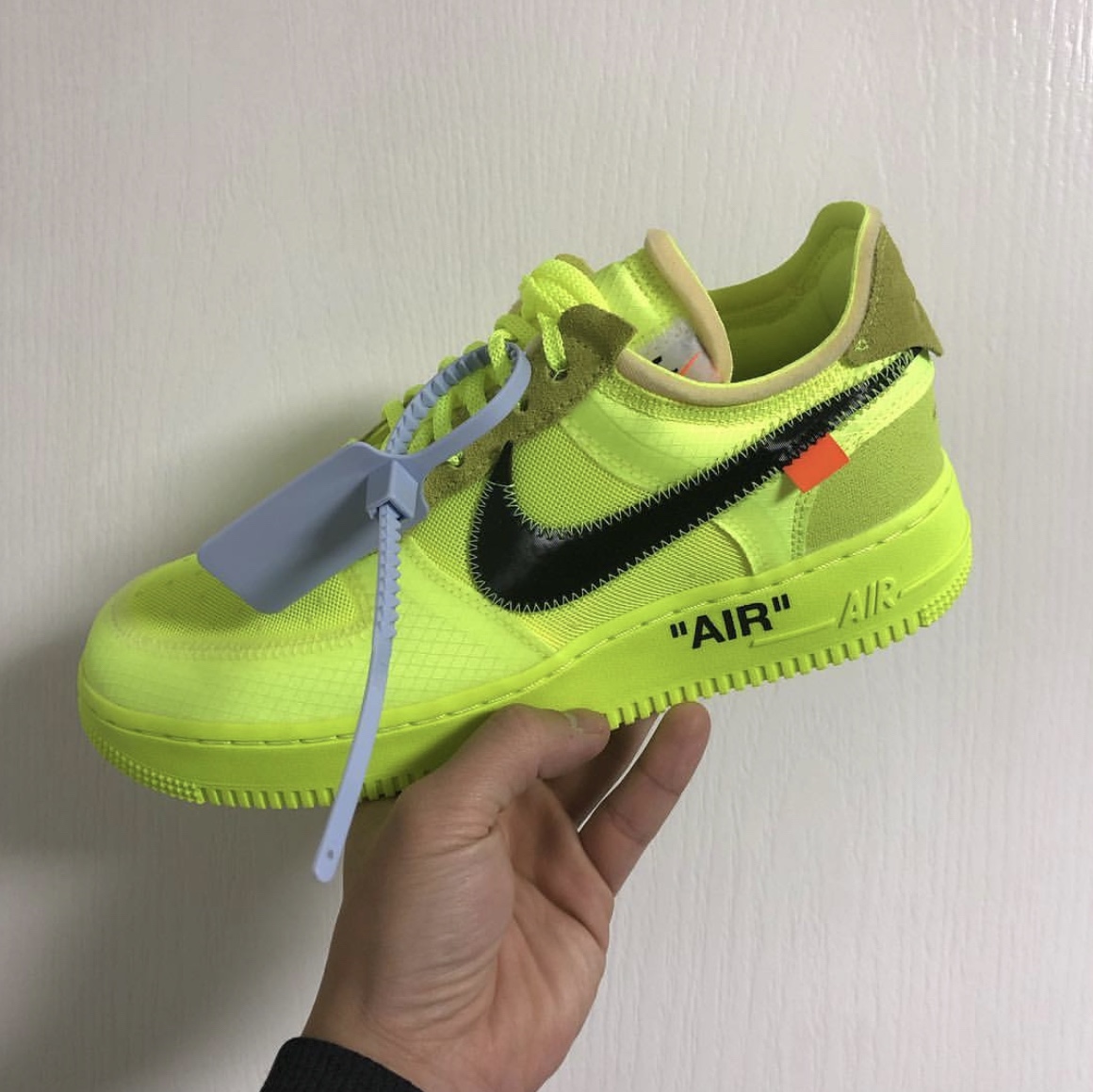 Nike x Off-White Air Force 1 Low Volt 착용 스타일
