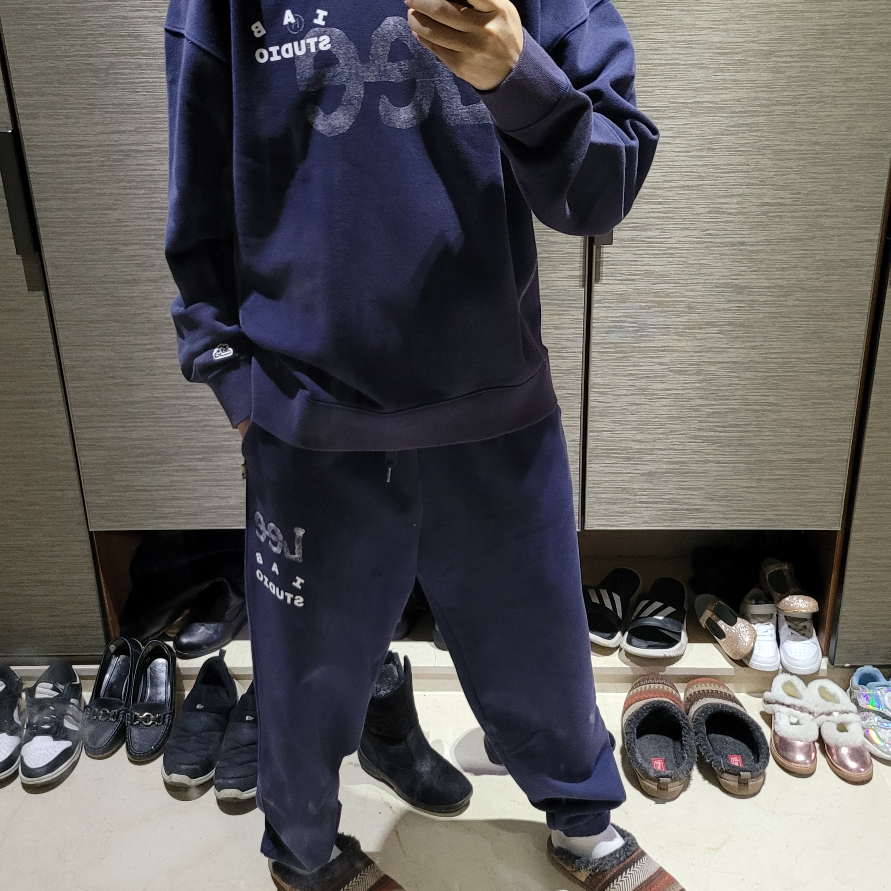 IAB Studio x Lee Pigment Sweatshirt Indigo Navy, IAB Studio x Lee Pigment Sweatpants Indigo Navy 착용 스타일