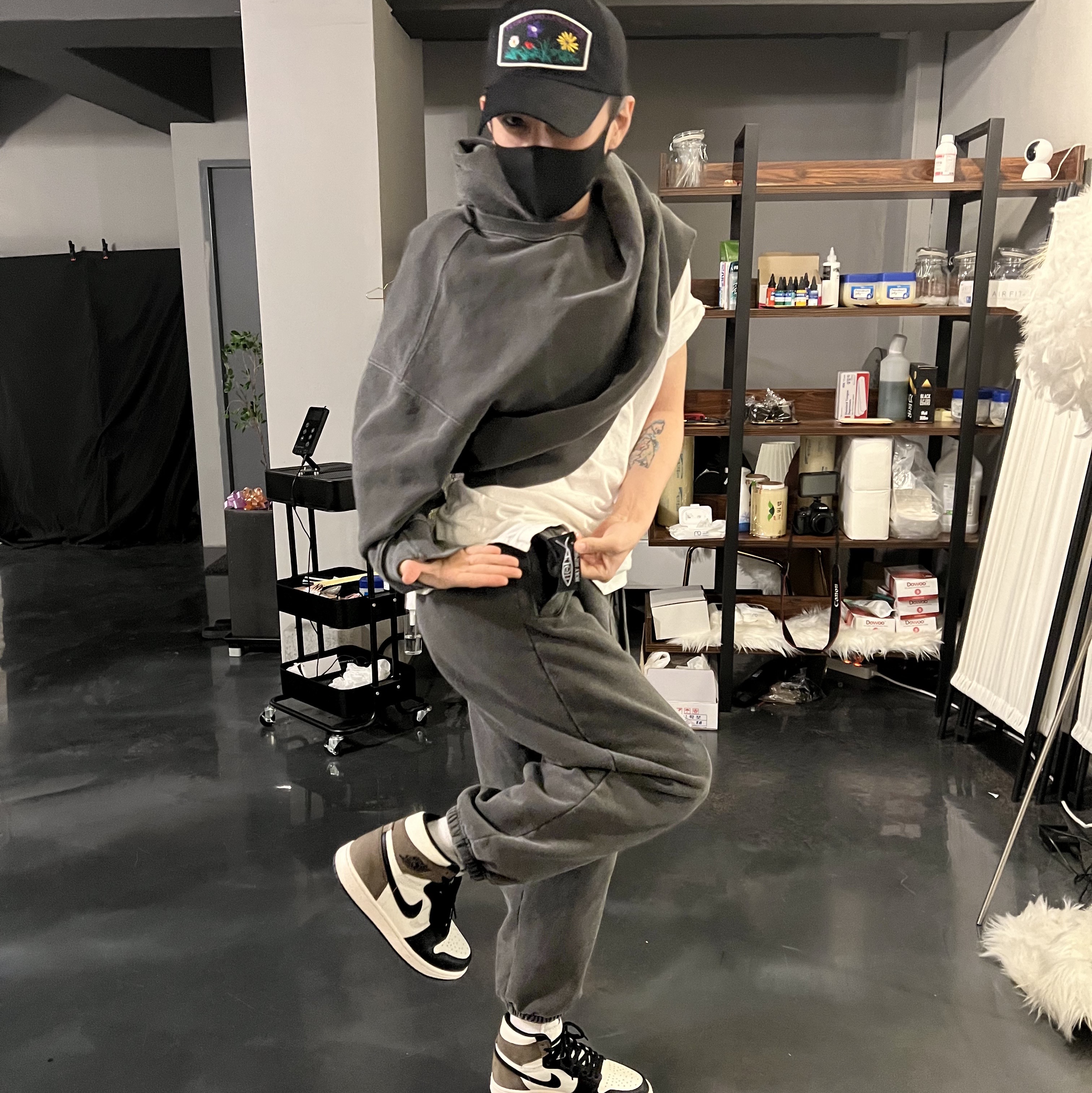 Jordan 1 Retro High OG Black Mocha 착용 스타일