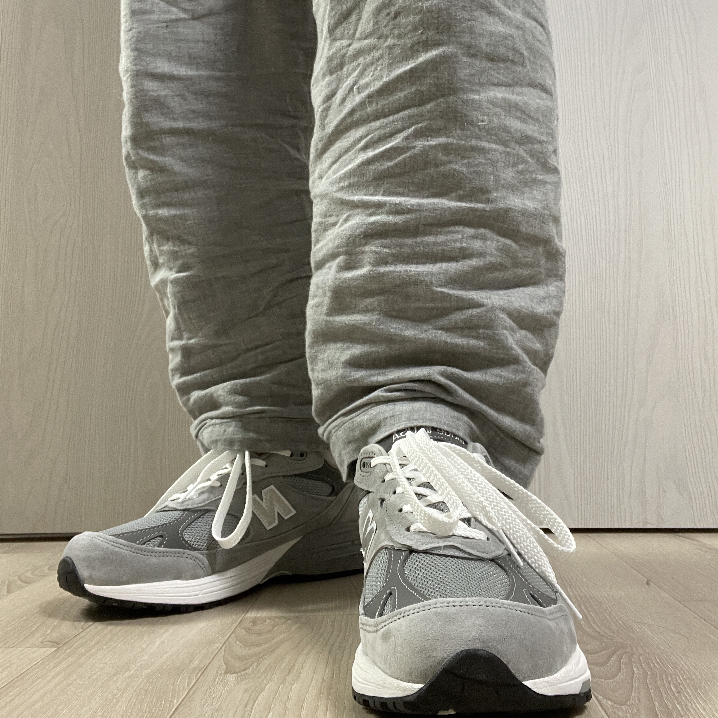 (W) New Balance 993 Made in USA Grey - D Wide 착용 스타일 - 2