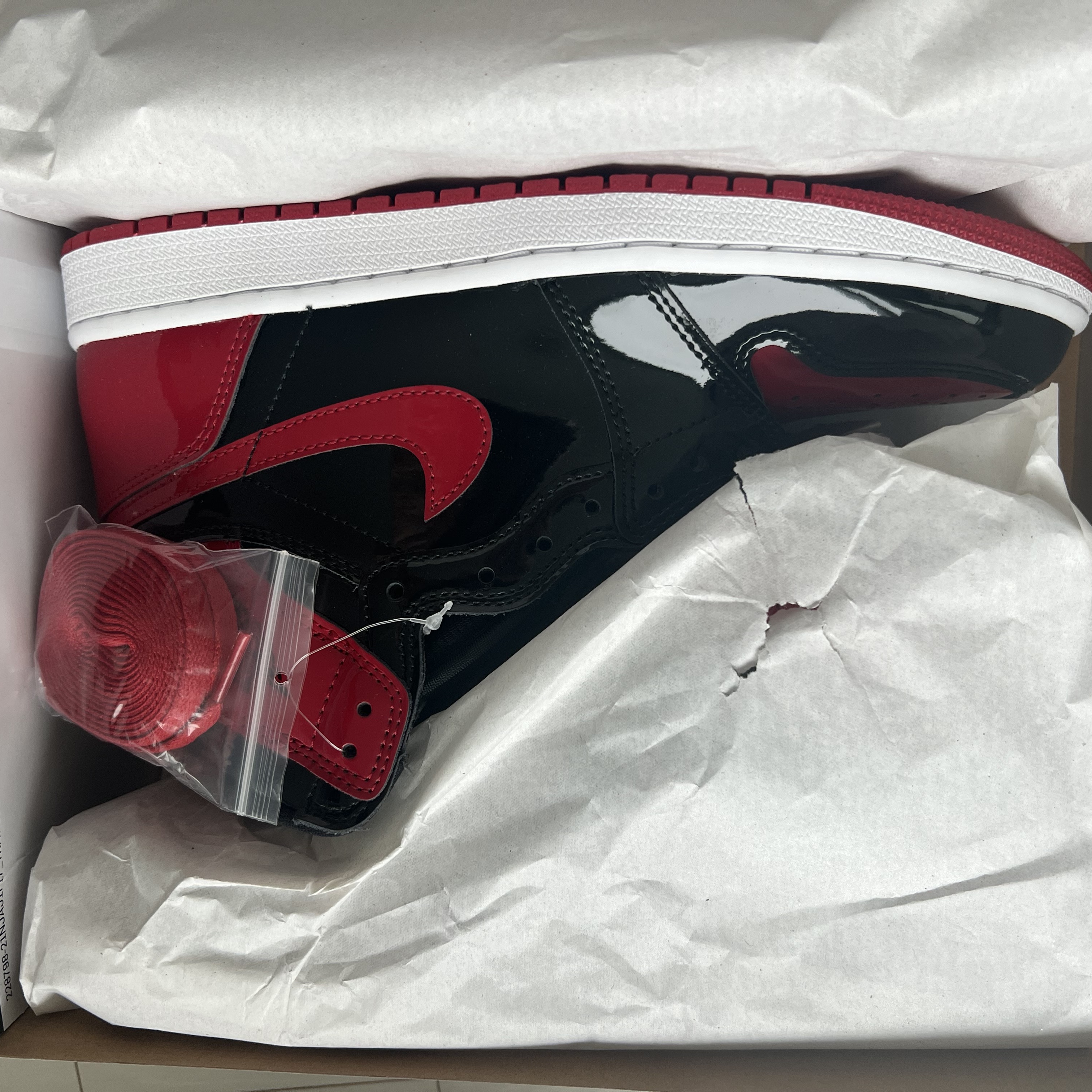 Jordan 1 Retro High OG Patent Bred 착용 스타일 - 3