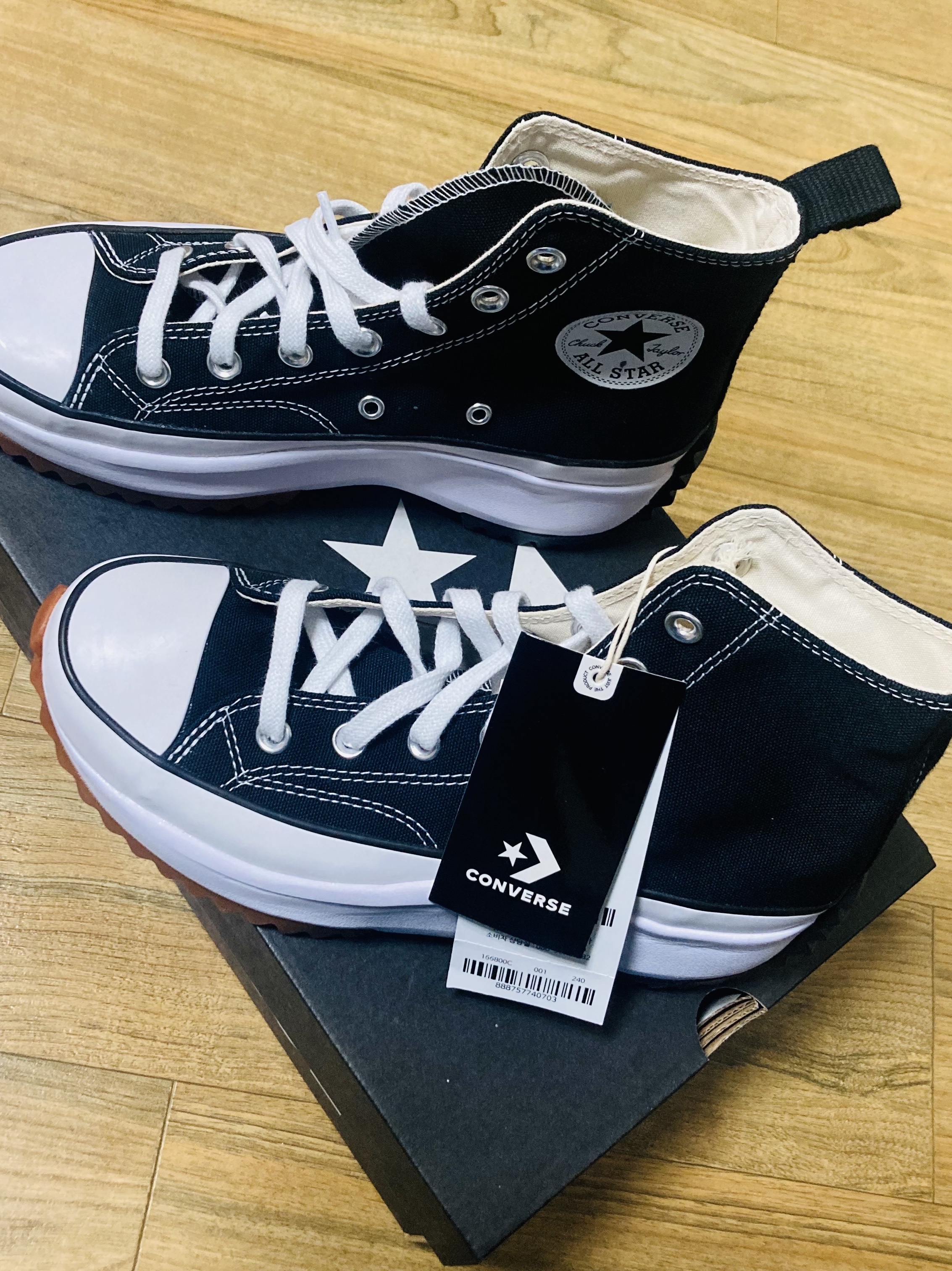 Converse Run Star Hike Hi Black White Gum 착용 스타일 - 4