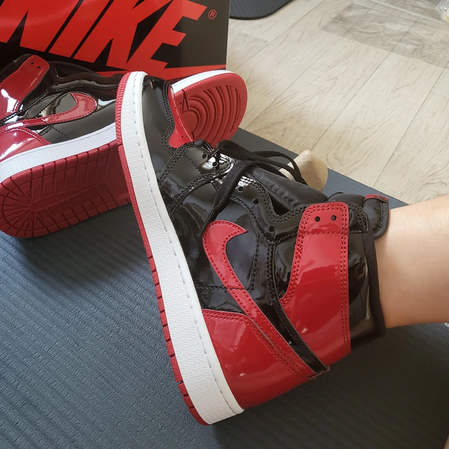 Jordan 1 Retro High OG Patent Bred, (GS) Jordan 1 Retro High OG Patent Bred 착용 스타일 - 2
