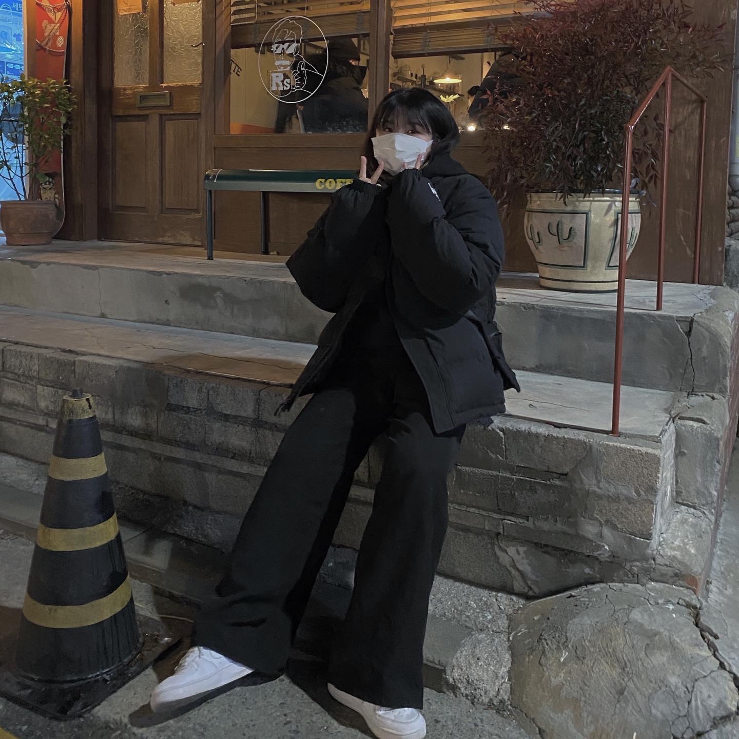Stussy Ripstop Down Puffer Jacket Black, (W) Nike Air Force 1 '07 Low White 착용 스타일