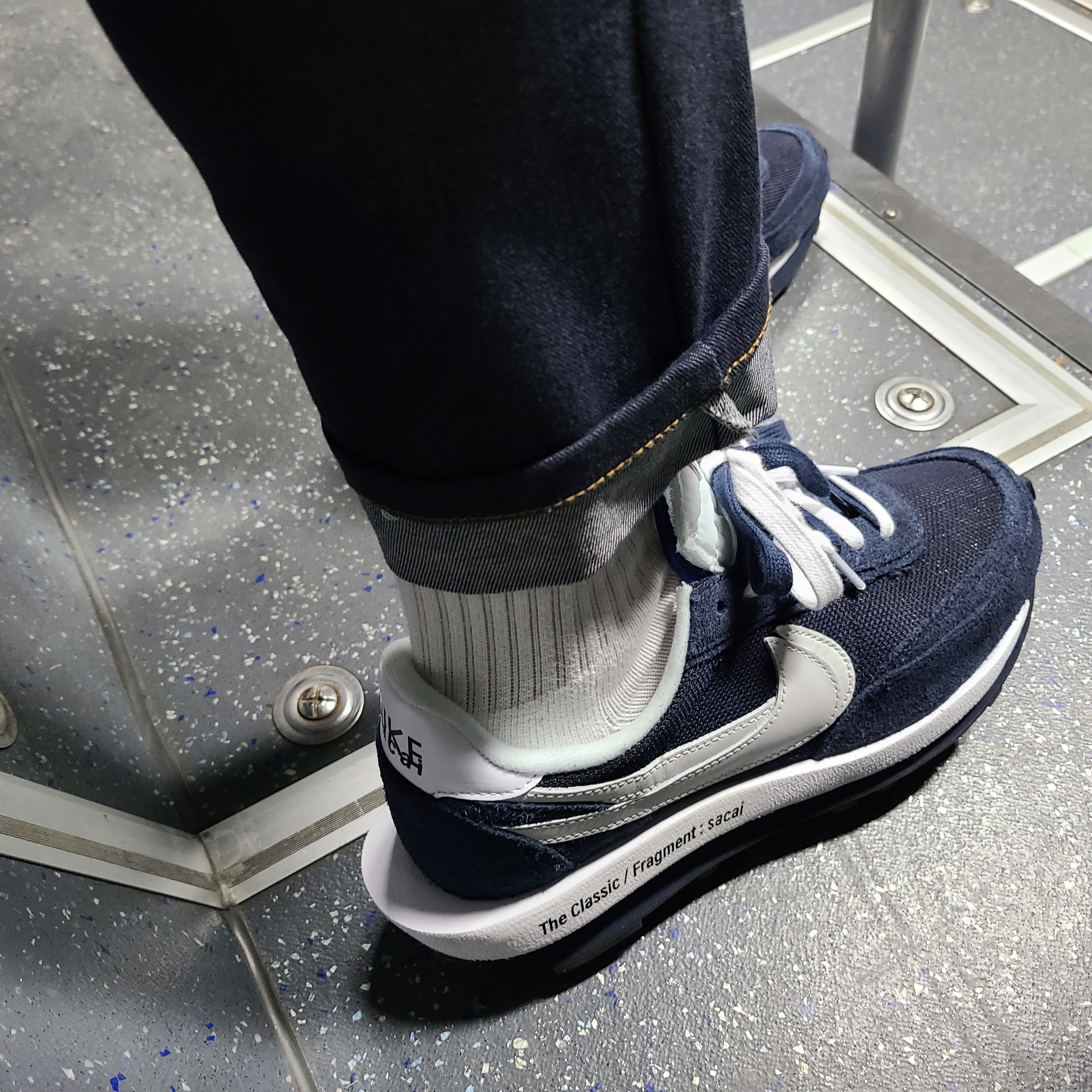 Nike x Sacai x Fragment LDWaffle Blackened Blue 착용 스타일 - 2