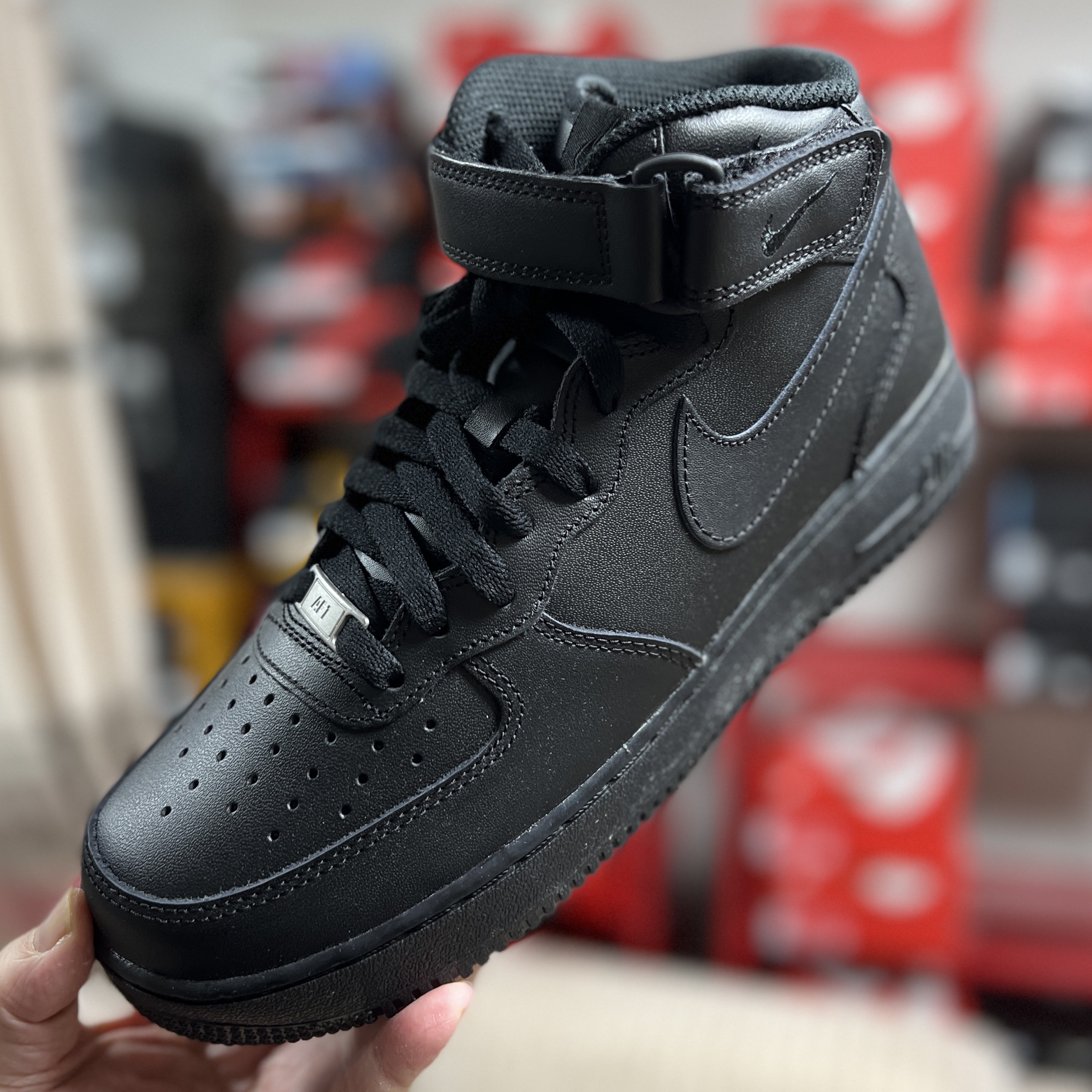 Nike Air Force 1 Mid '07 Black 착용 스타일 - 1