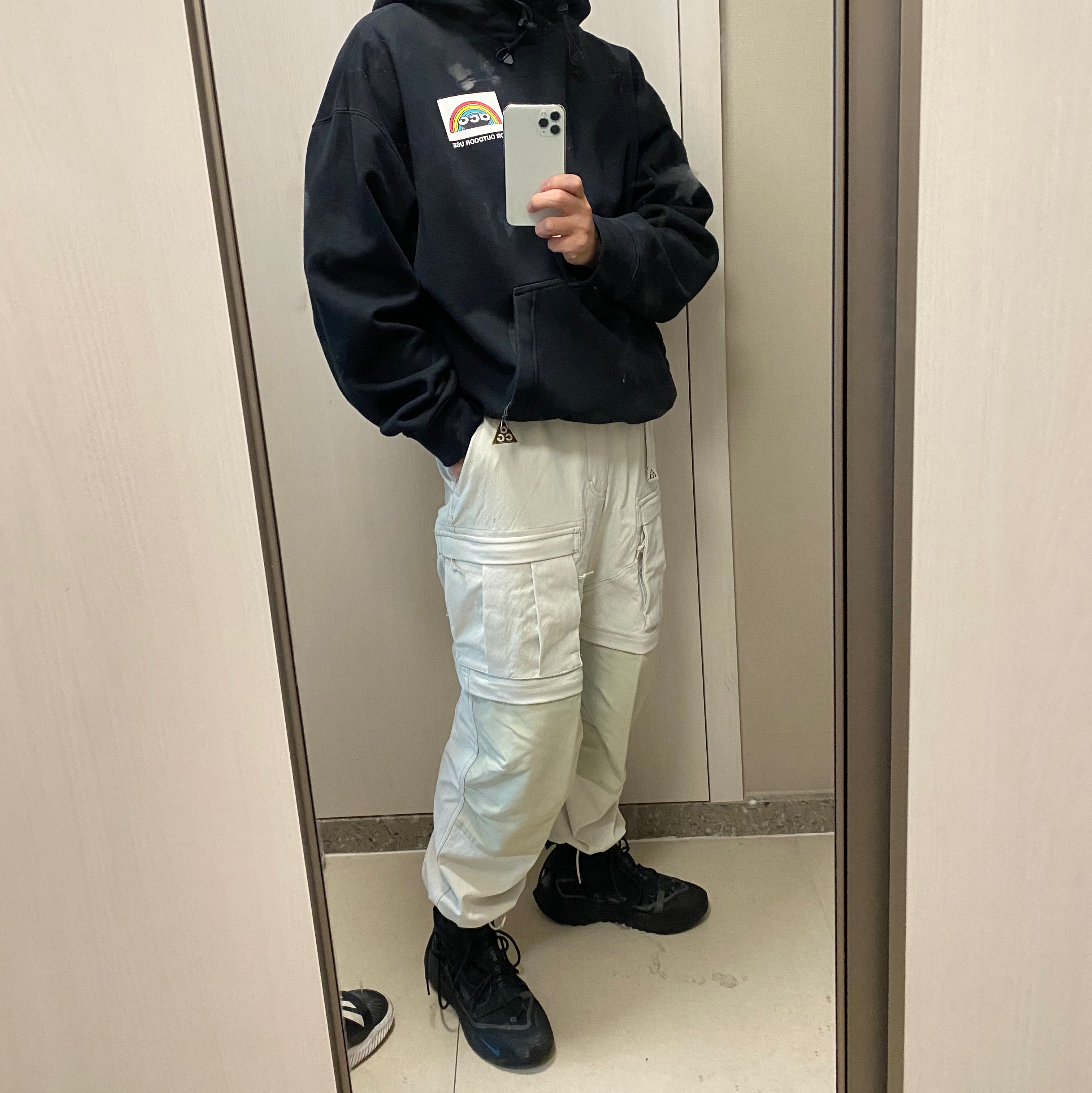 Nike ACG Smith Summit Cargo Pants Light Bone - Asia 착용 스타일 - 3