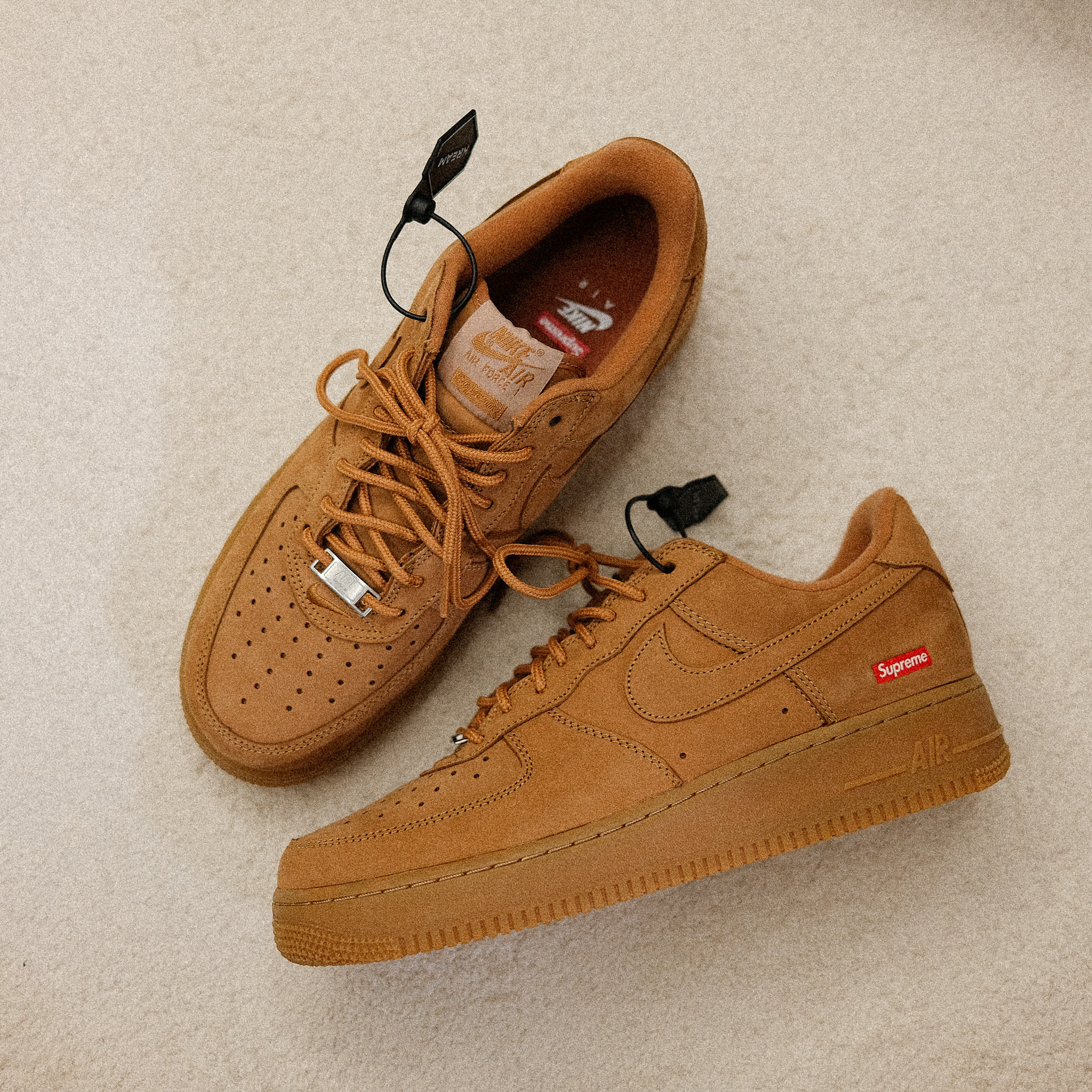 Nike x Supreme Air Force 1 Low Flax 착용 스타일 - 2