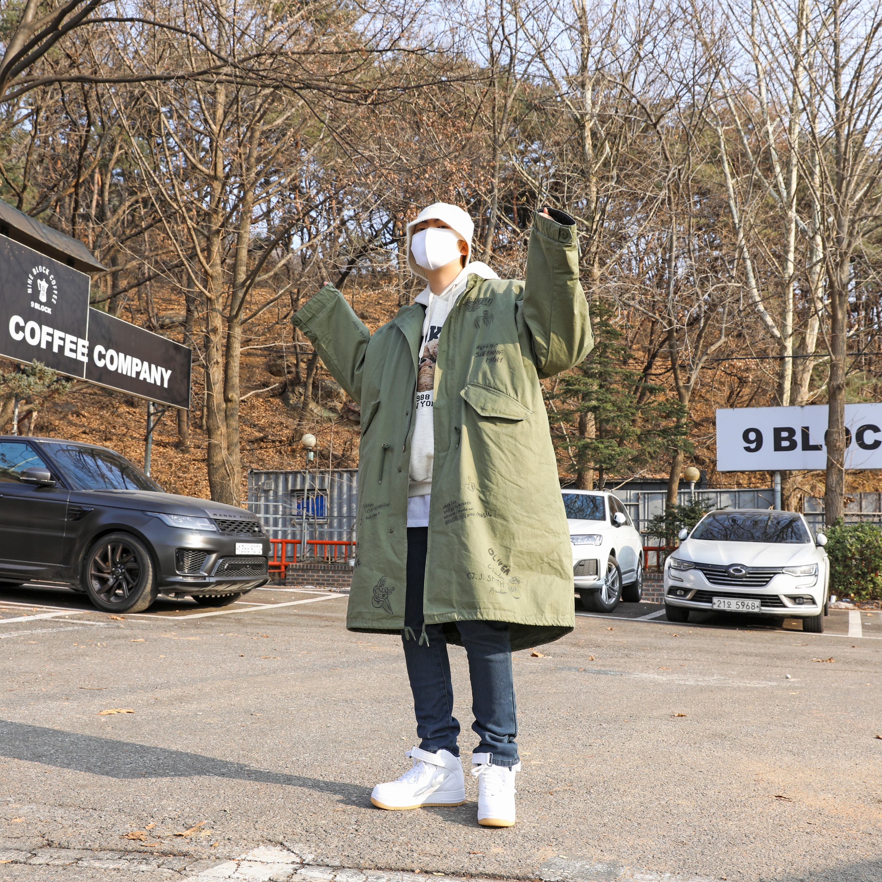 Nike Air Force 1 Mid QS NYC White Midnight Navy 착용 스타일 - 2