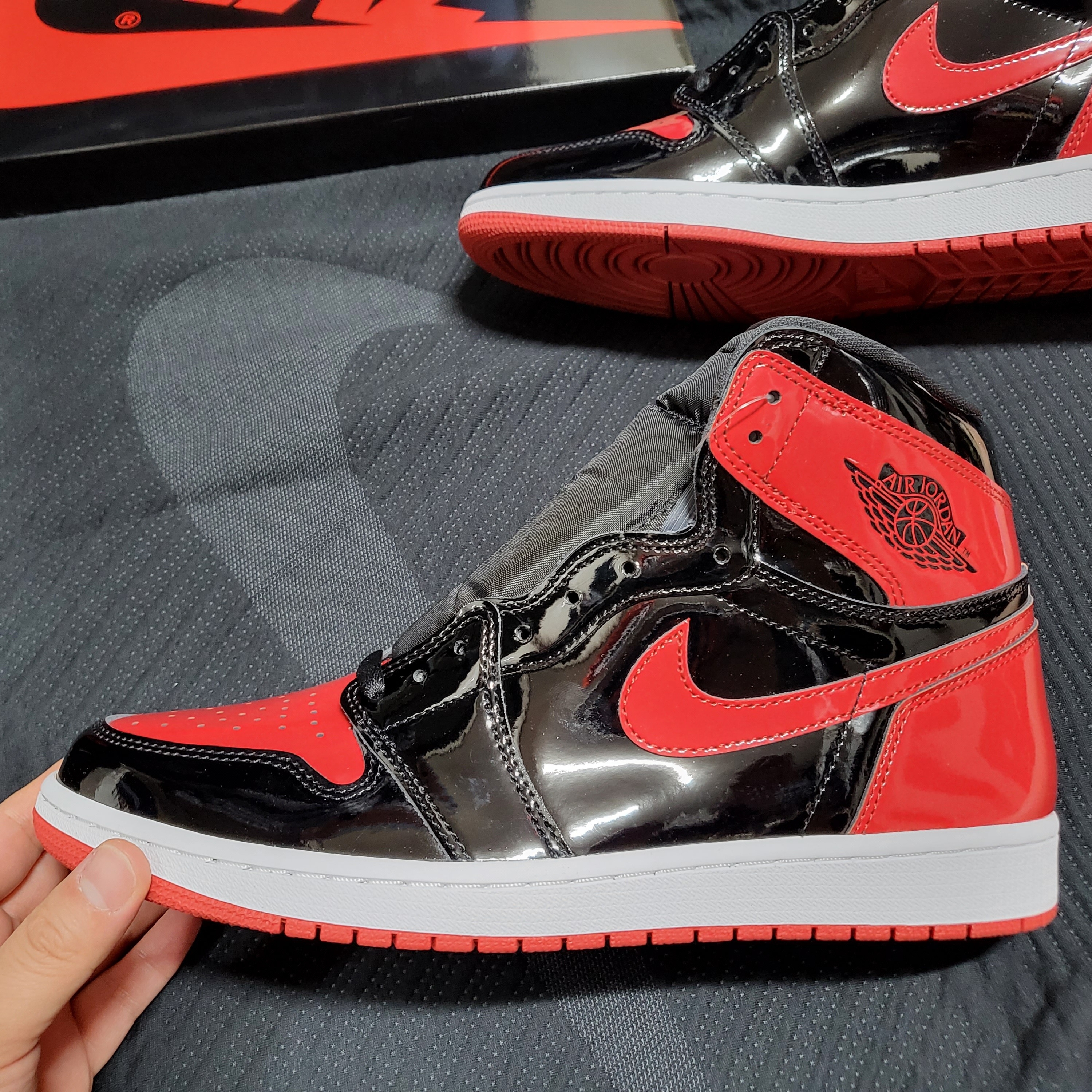 Jordan 1 Retro High OG Patent Bred, Jordan 1 Mid Bred Banned 2020 착용 스타일 - 2