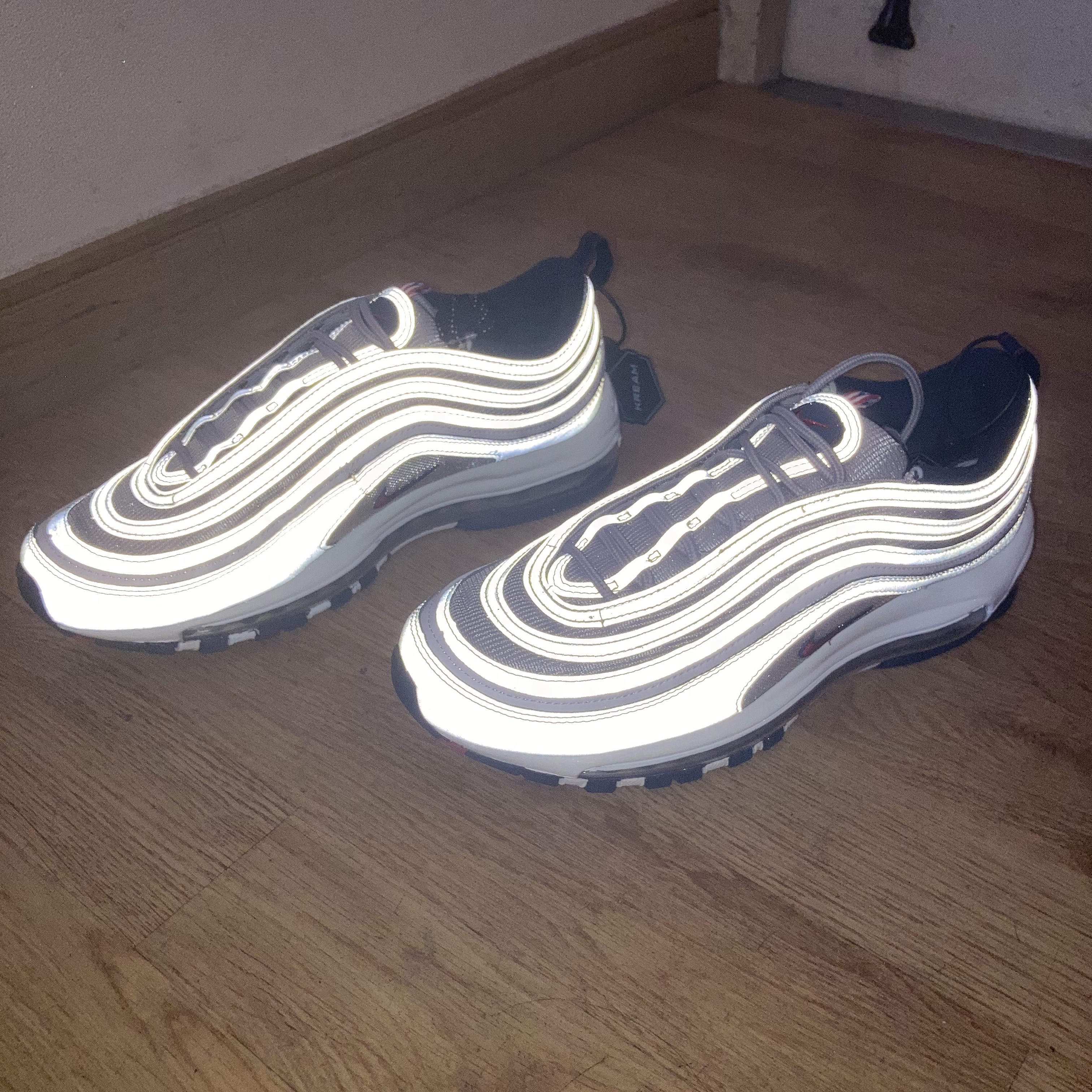 Nike Air Max 97 OG SP Puerto Rico, Nike Air Max 97 Triple Black 착용 스타일 - 1