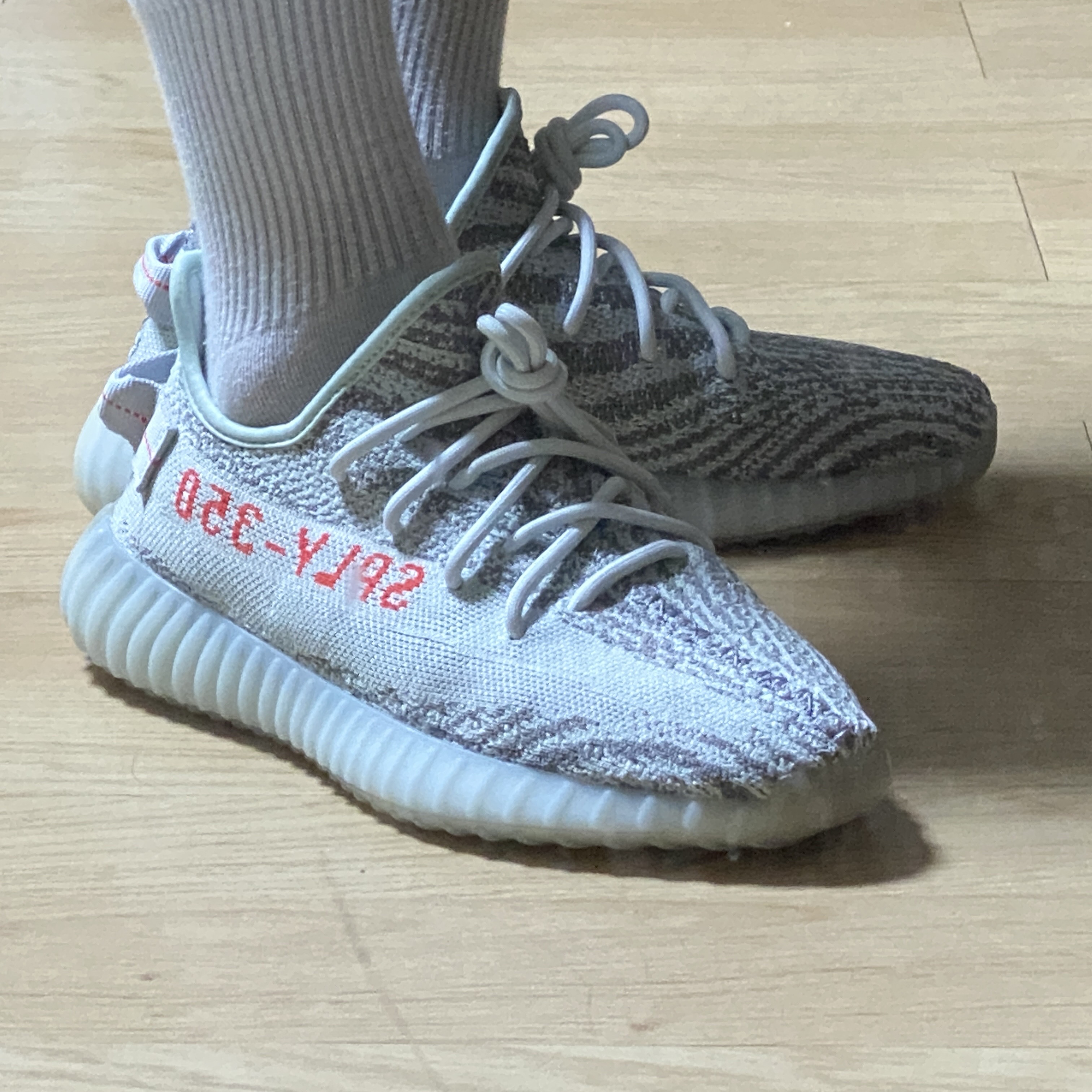 Adidas Yeezy Boost 350 V2 Blue Tint 2017 착용 스타일