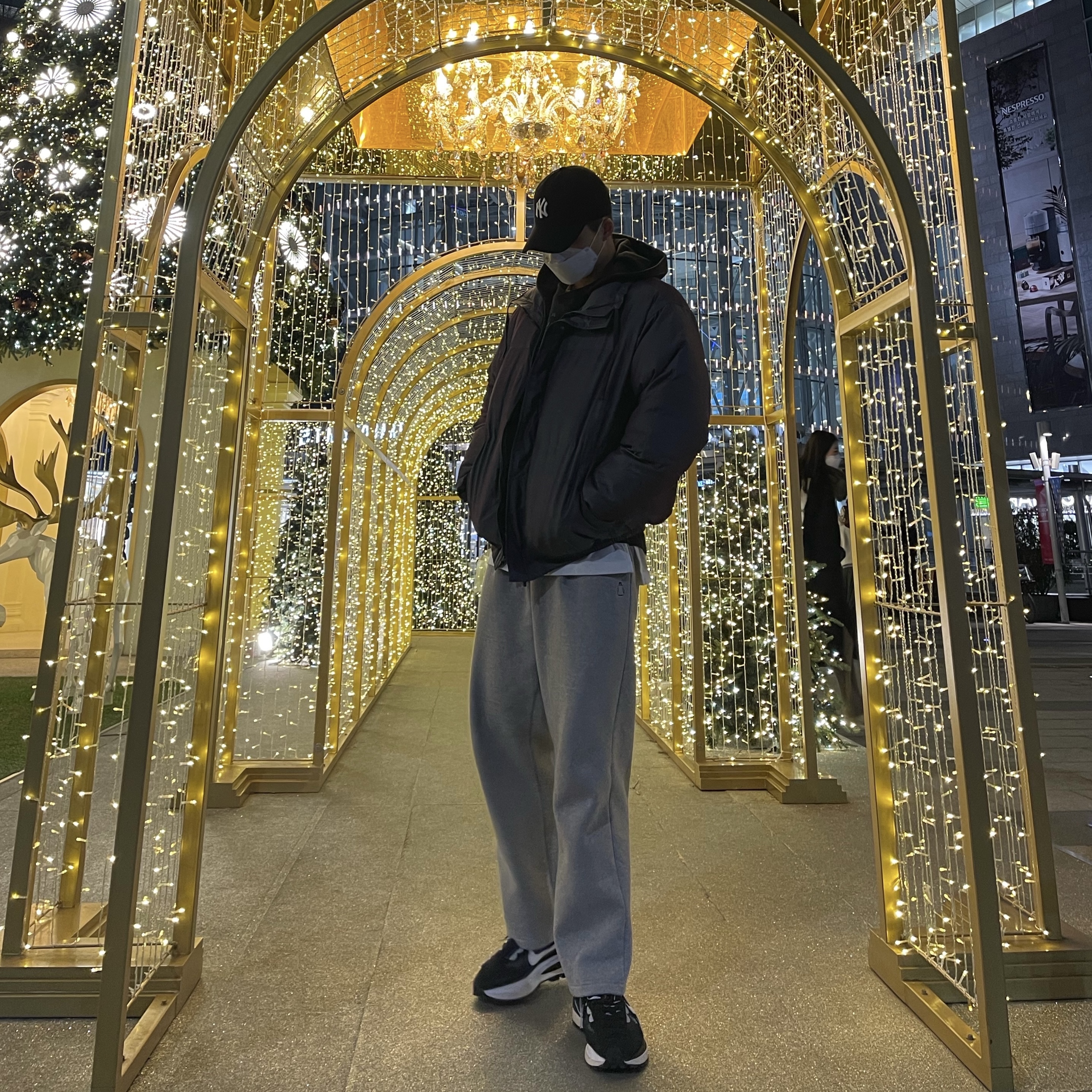 Nike x Sacai VaporWaffle Black White, IAB Studio Pigment Crewneck Black 착용 스타일