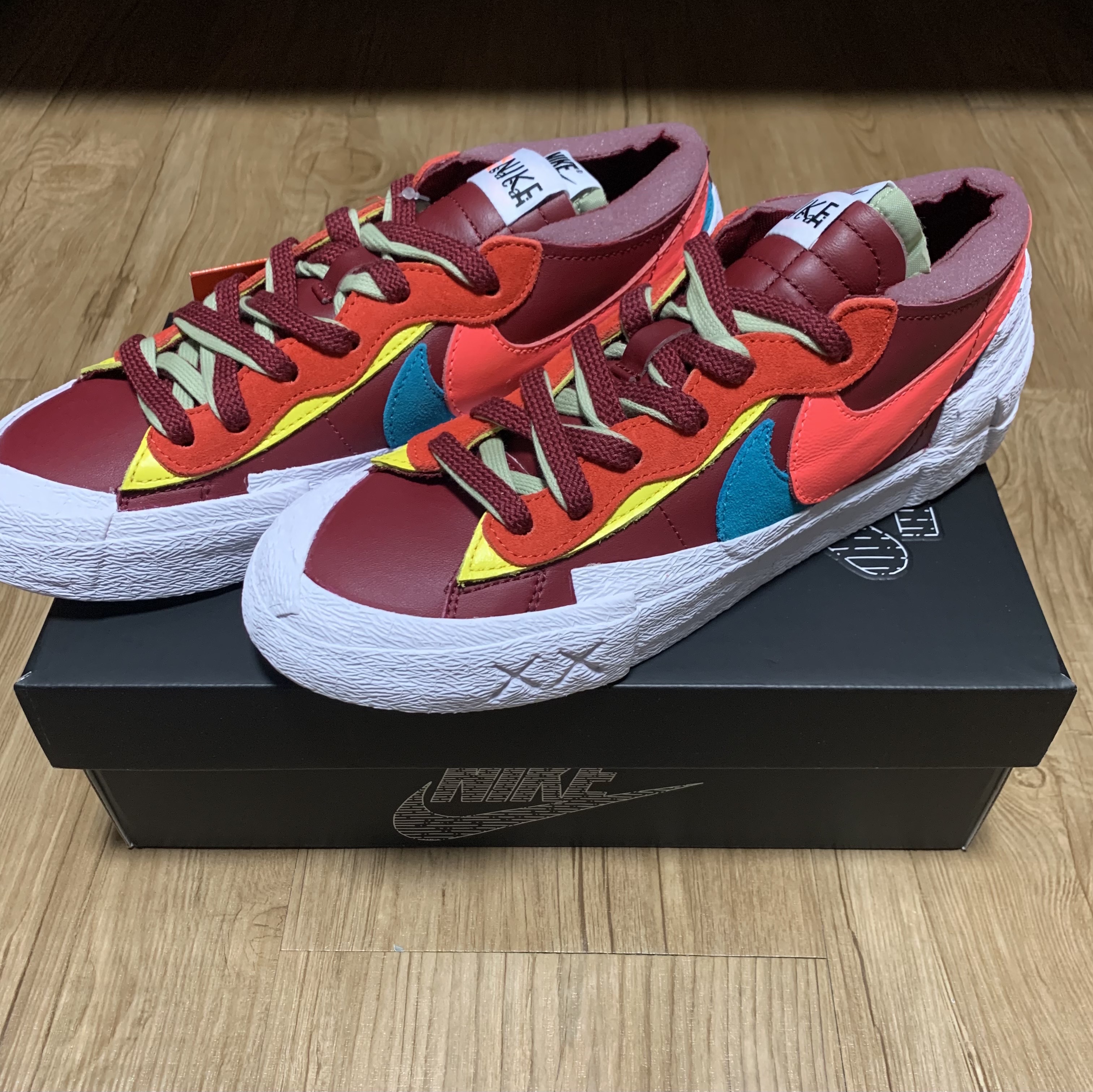 Nike x Sacai x Kaws Blazer Low Team Red 착용 스타일 - 2