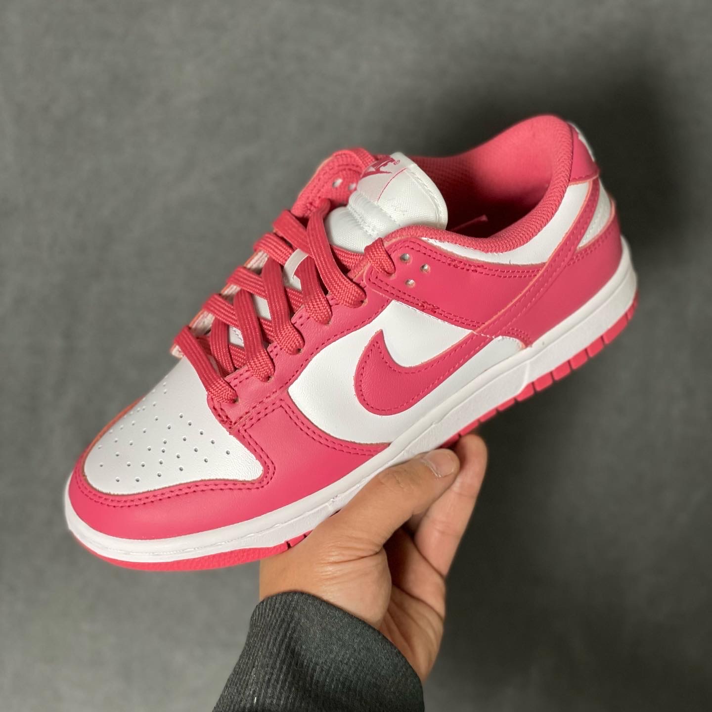 (W) Nike Dunk Low Archeo Pink 착용 스타일 - 1