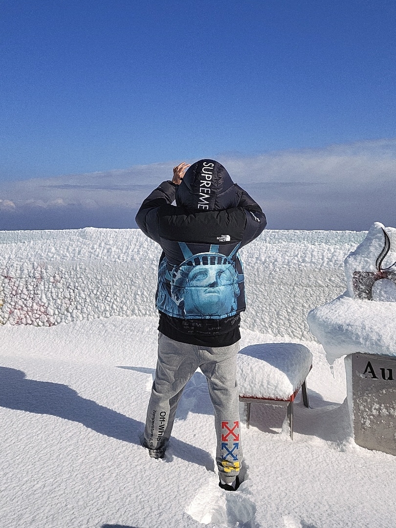 Supreme x The North Face Statue of Liberty Baltoro Jacket Black - 19FW, Supreme x The North Face Steep Tech Fleece Jacket Black - 21FW 착용 스타일 - 1