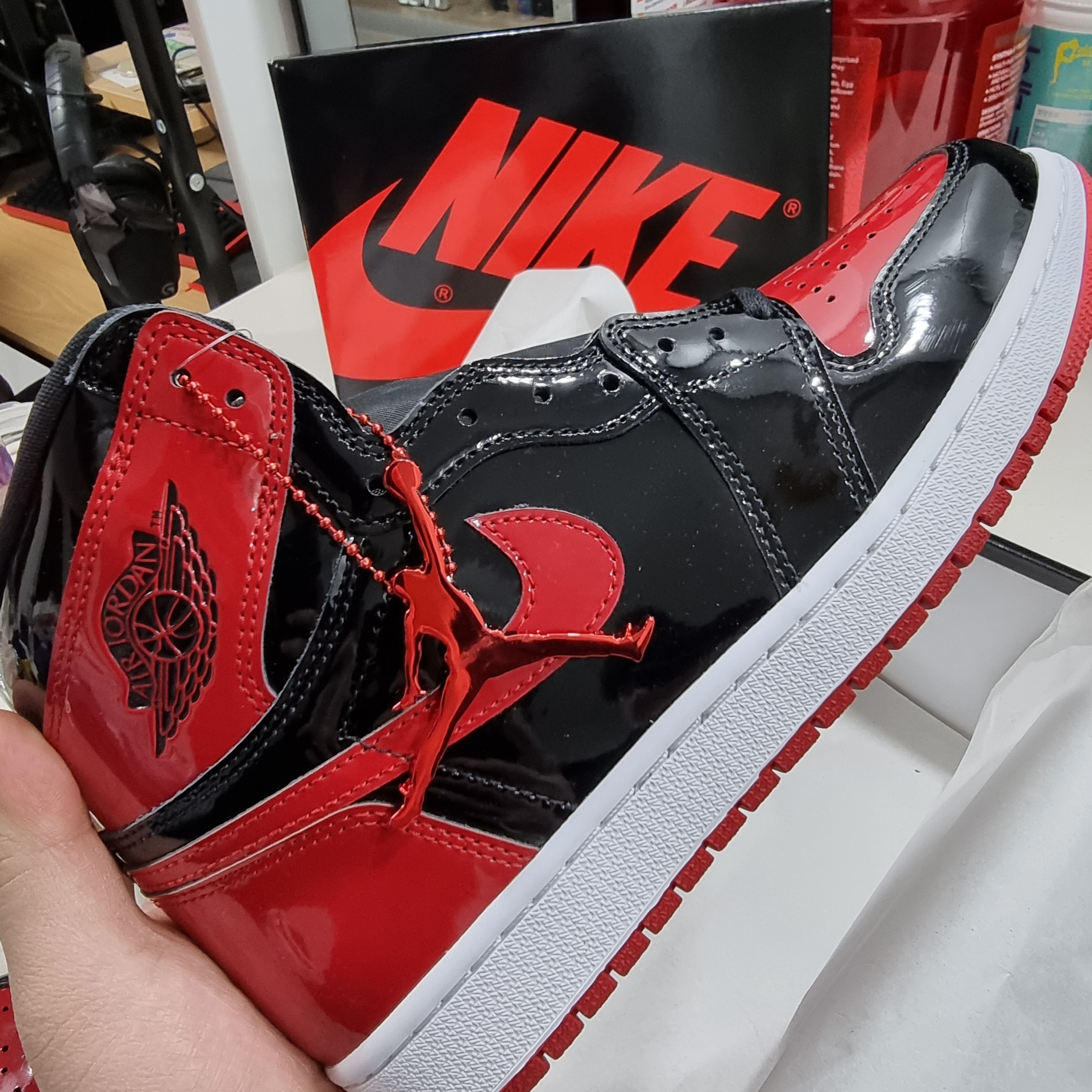 Jordan 1 Retro High OG Patent Bred 착용 스타일 - 2
