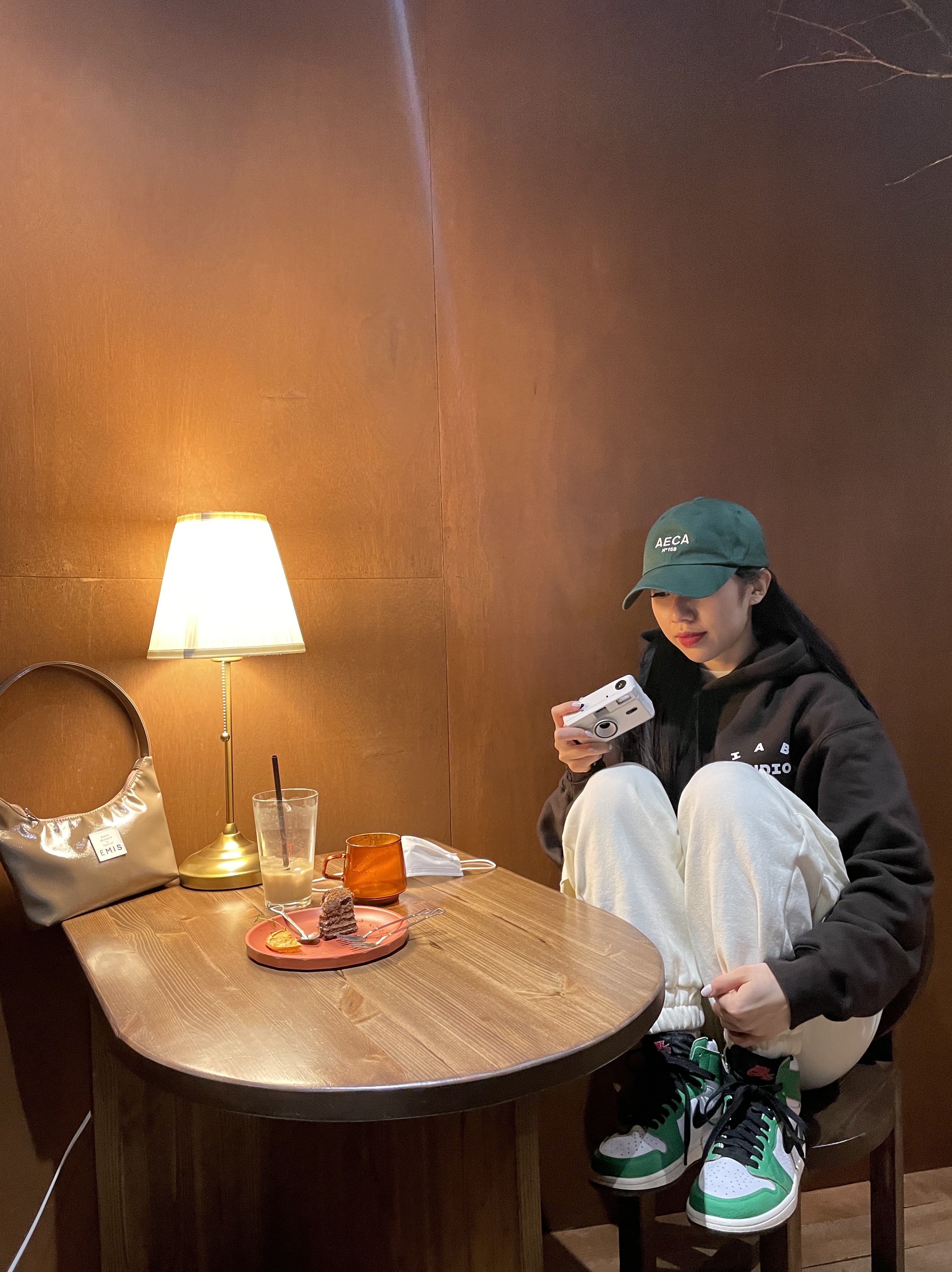 IAB Studio Hoodie Brown, (W) Jordan 1 Retro High OG Lucky Green 착용 스타일 - 2