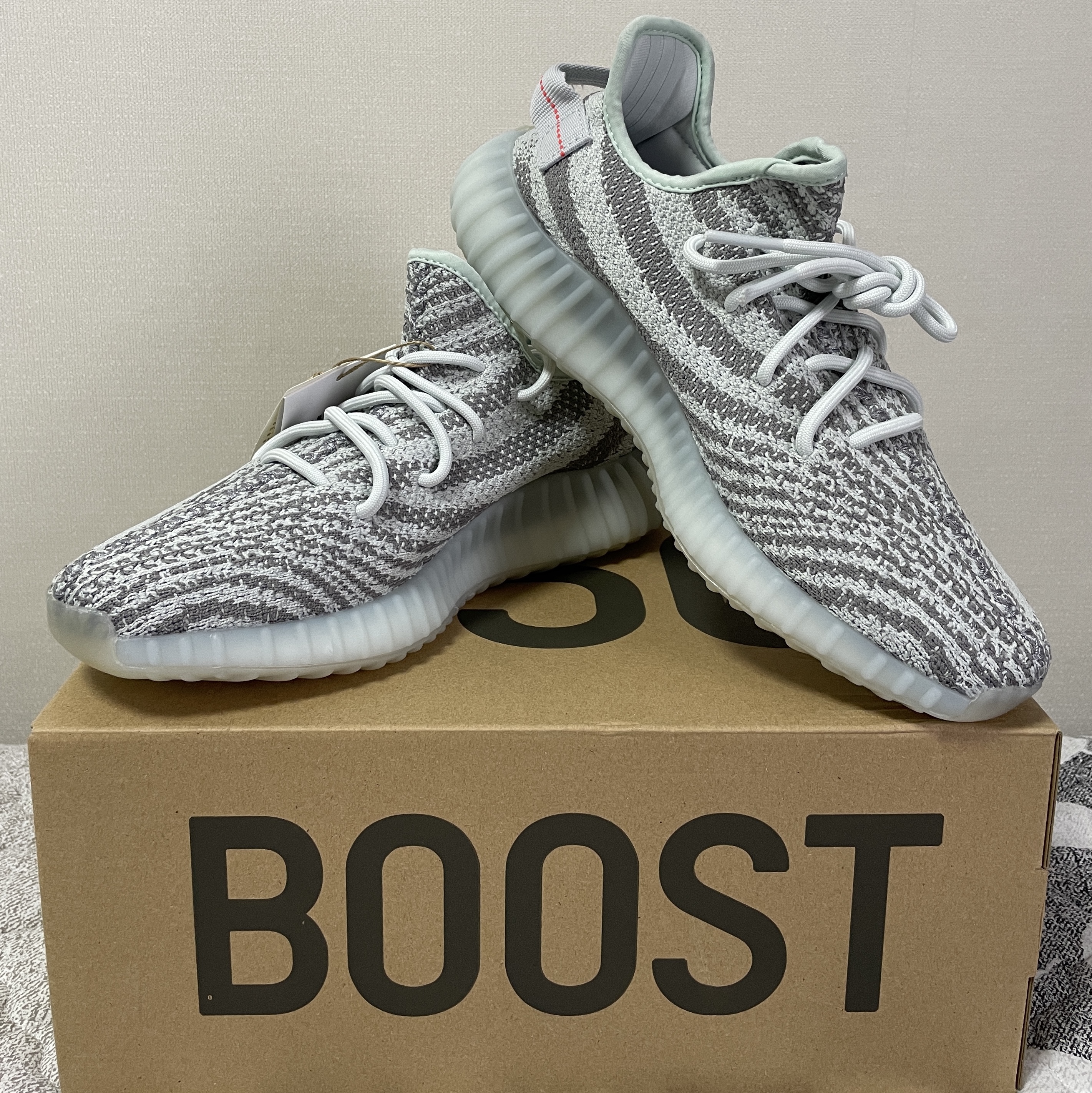 Adidas Yeezy Boost 350 V2 Blue Tint 2017 착용 스타일