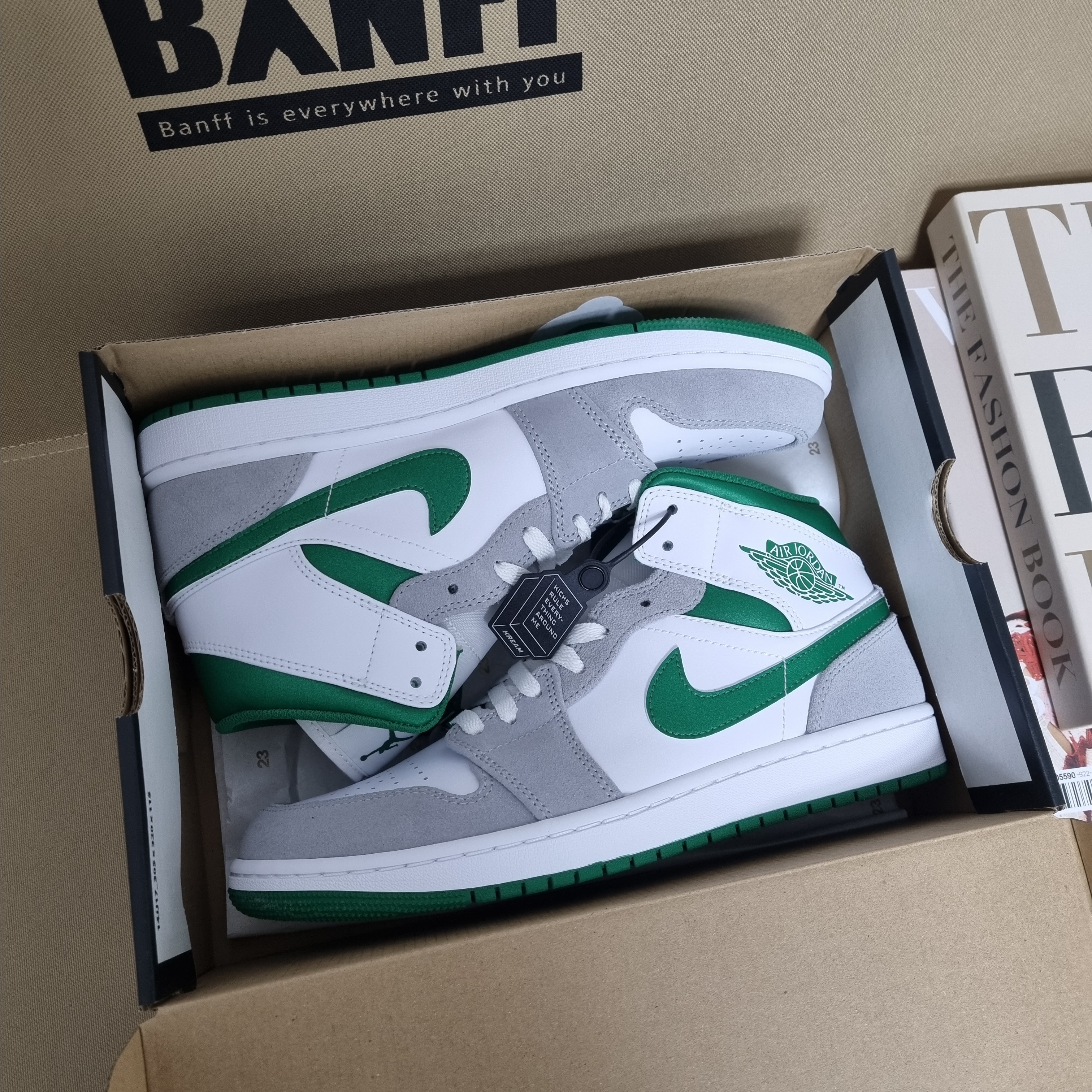 Jordan 1 Mid SE Pine Green Light Smoke Grey 착용 스타일