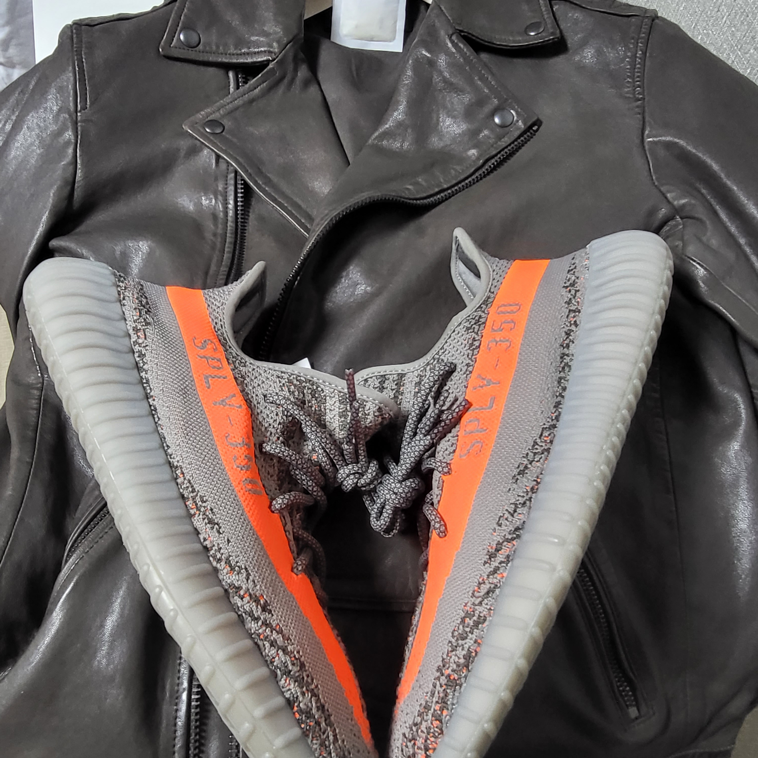 Adidas Yeezy Boost 350 V2 Beluga - Reflective 착용 스타일