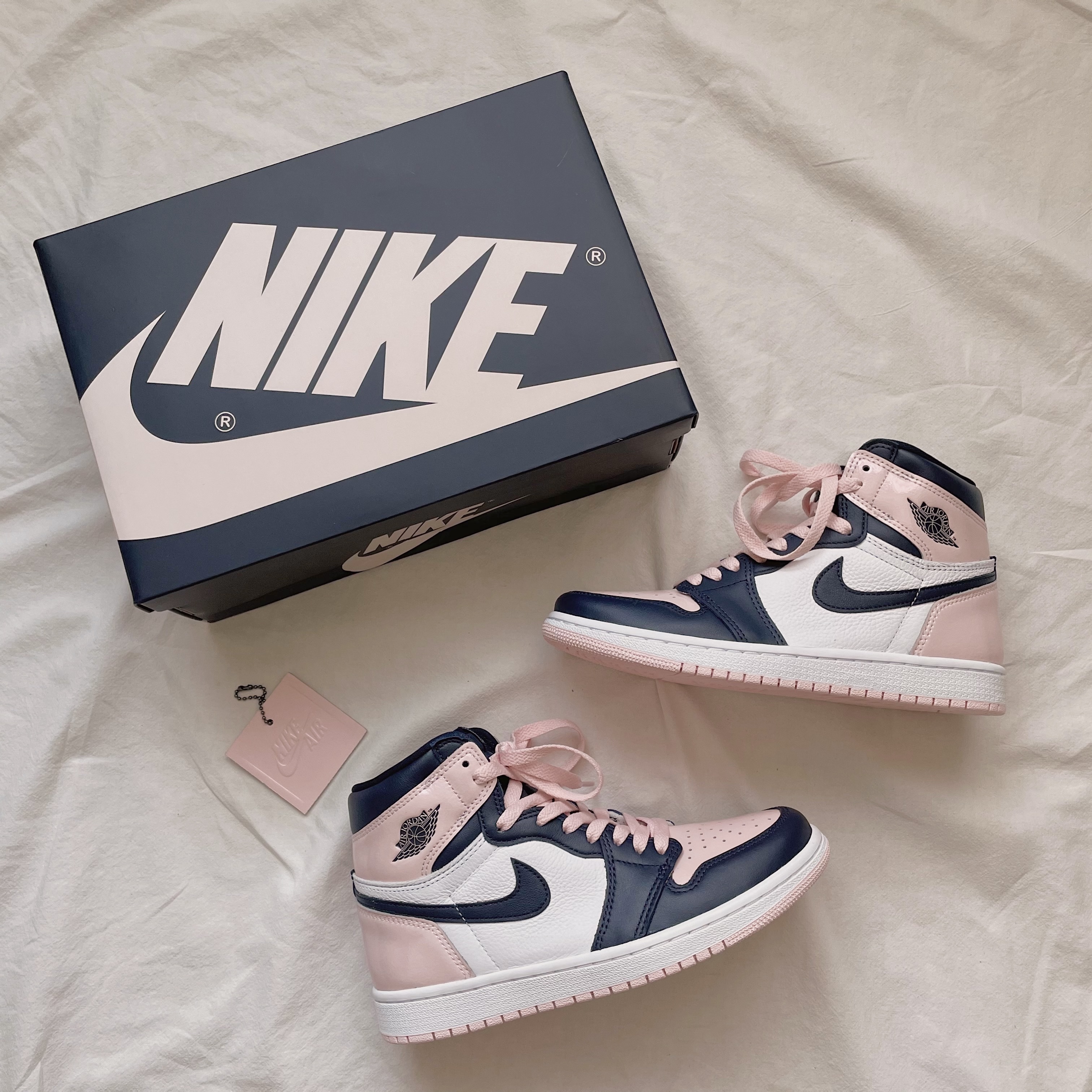 (W) Jordan 1 Retro High OG Atmosphere 착용 스타일 - 1