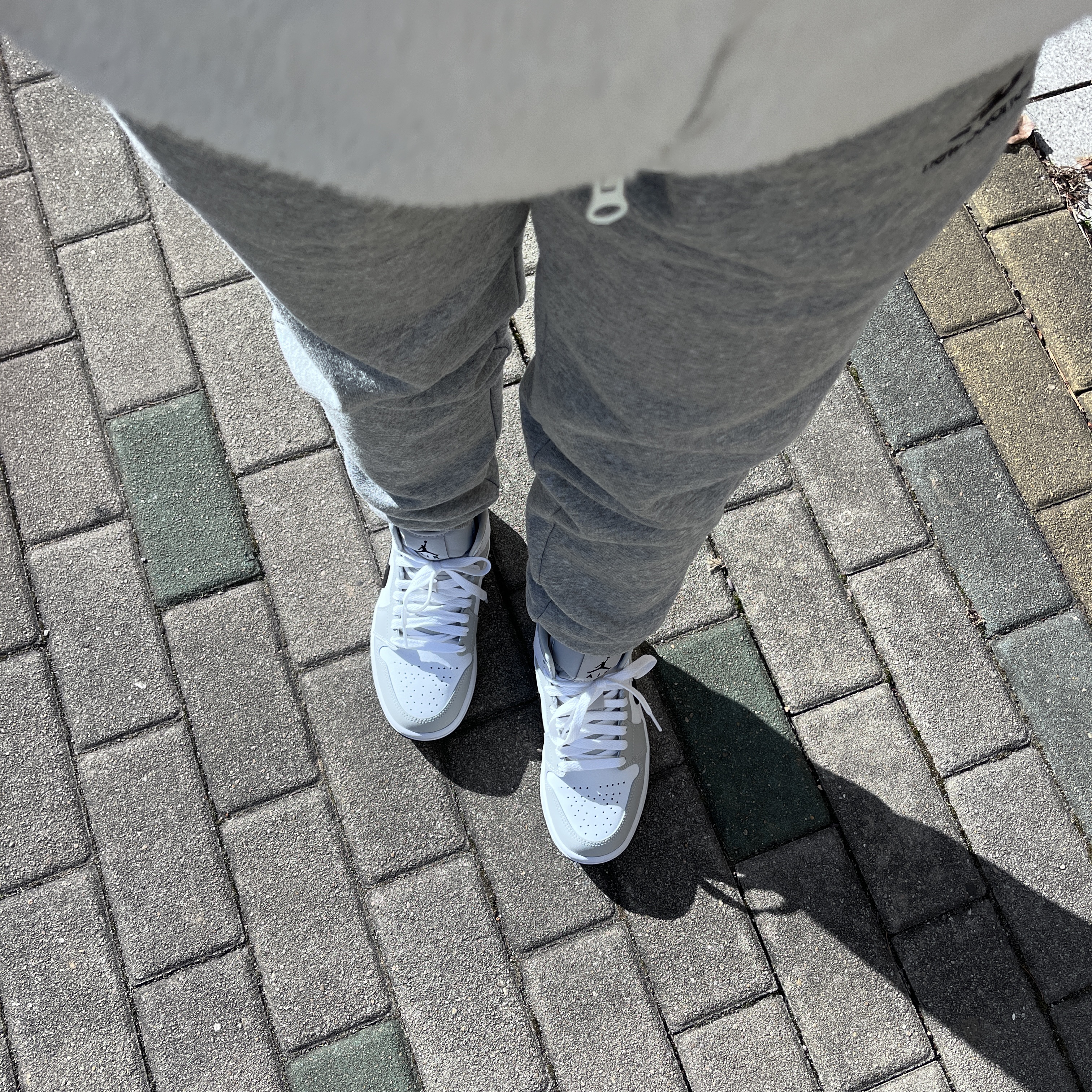 (W) Jordan 1 Mid Grey Fog 착용 스타일 - 2