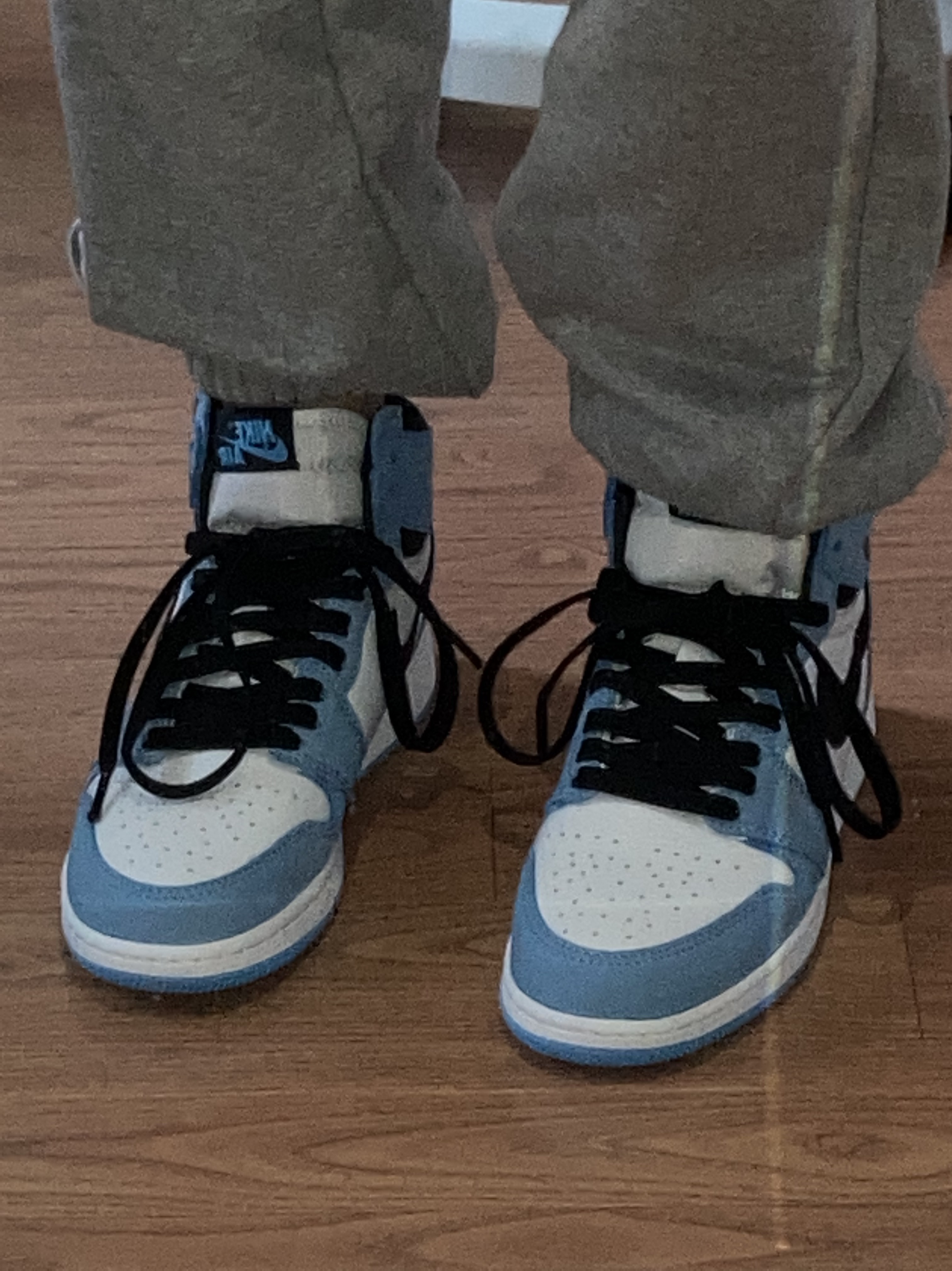 (GS) Jordan 1 Retro High OG University Blue 착용 스타일 - 3