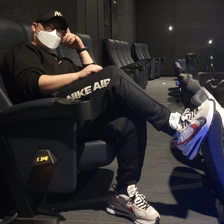 Nike x Sacai VaporWaffle Royal Fuchsia 착용 스타일