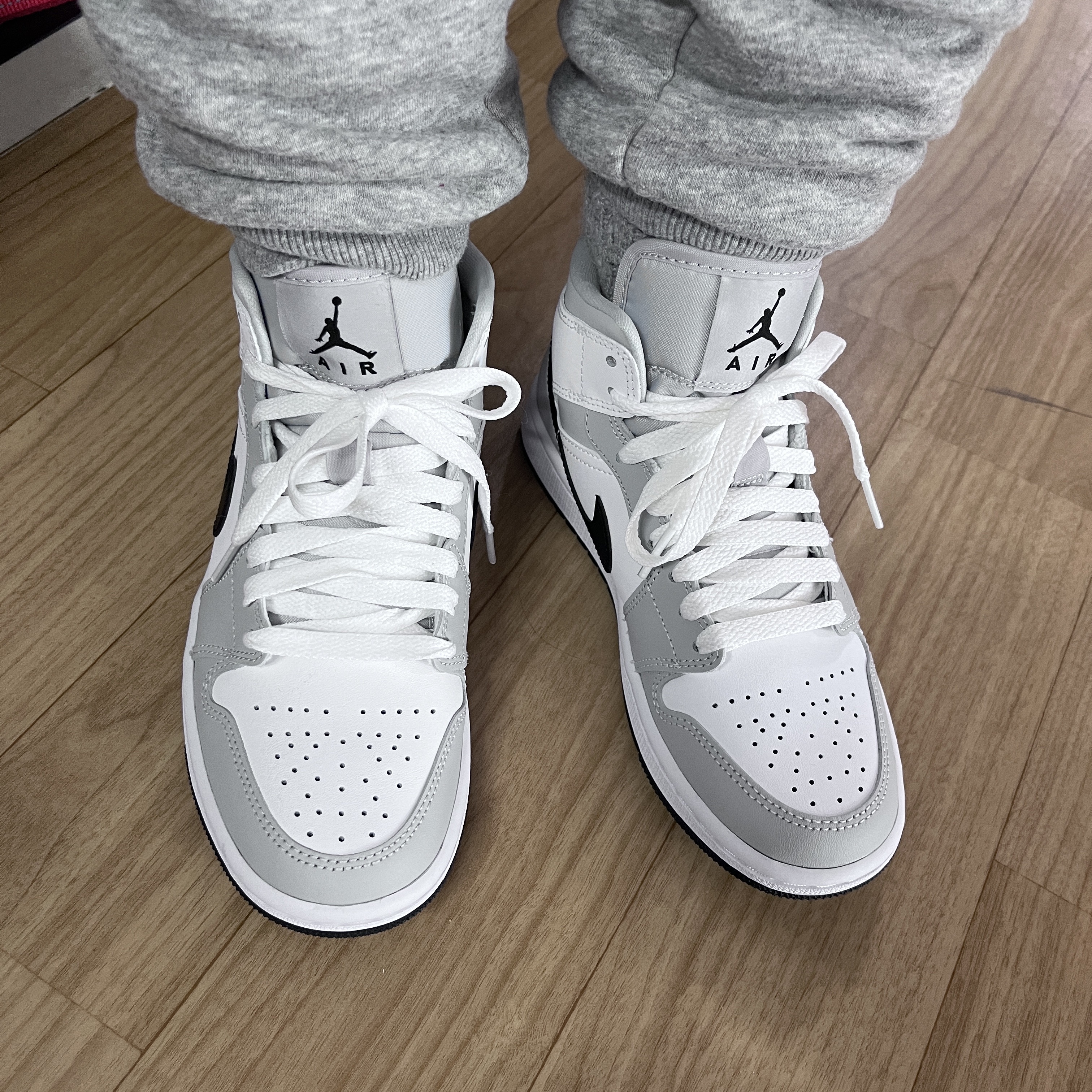 (W) Jordan 1 Mid Grey Fog 착용 스타일 - 3