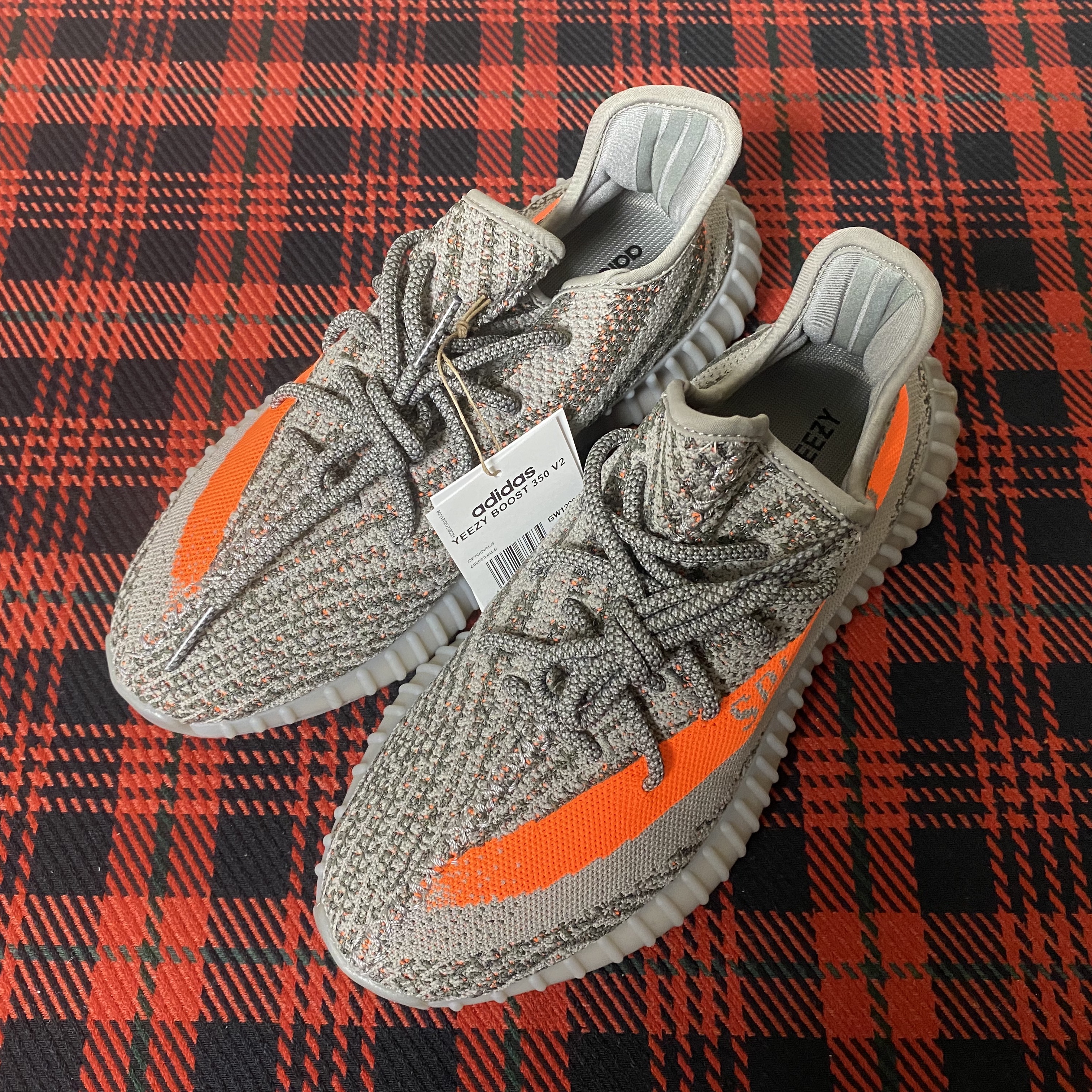 Adidas Yeezy Boost 350 V2 Beluga - Reflective 착용 스타일