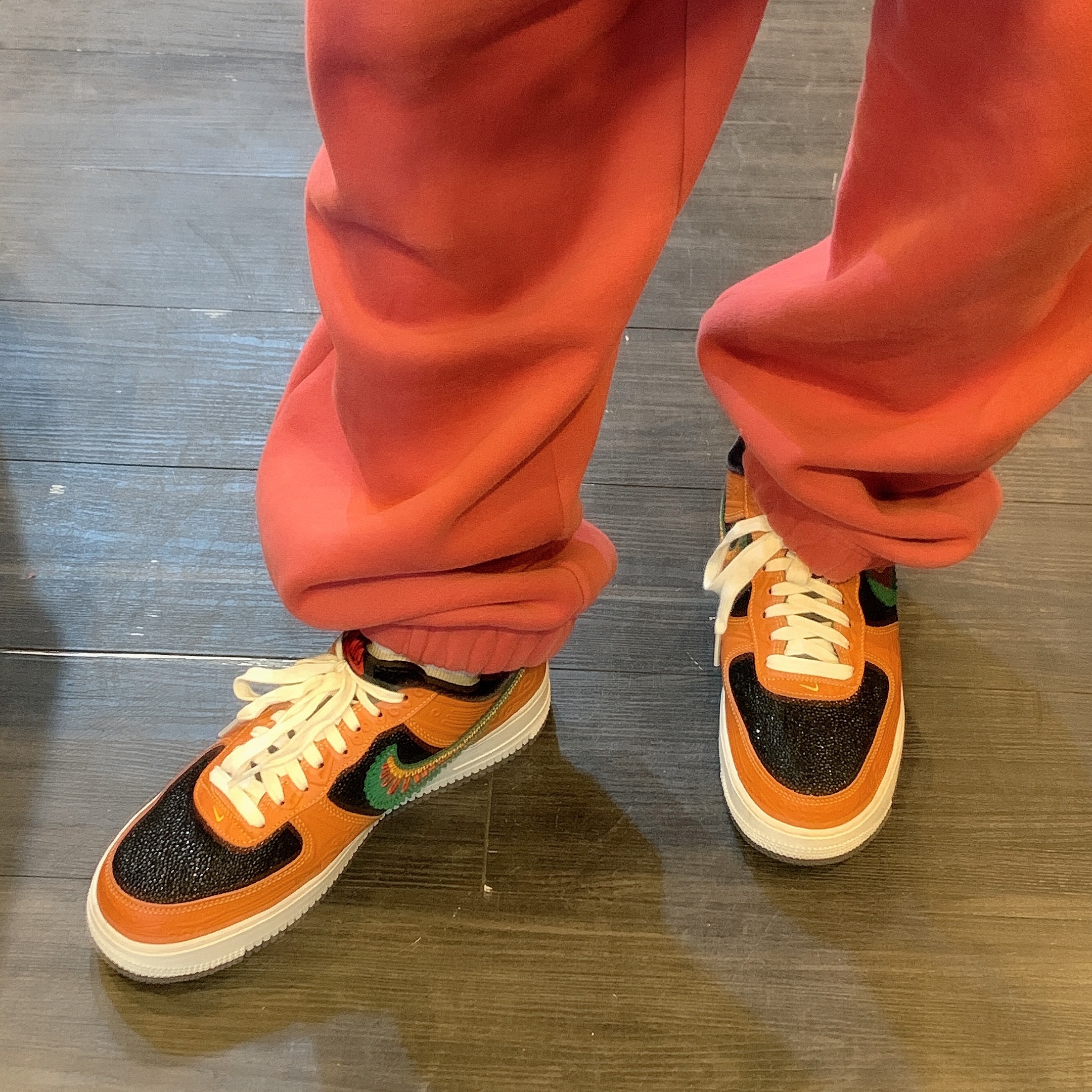 Nike Air Force 1 '07 LX Siempre Familia 착용 스타일 - 3
