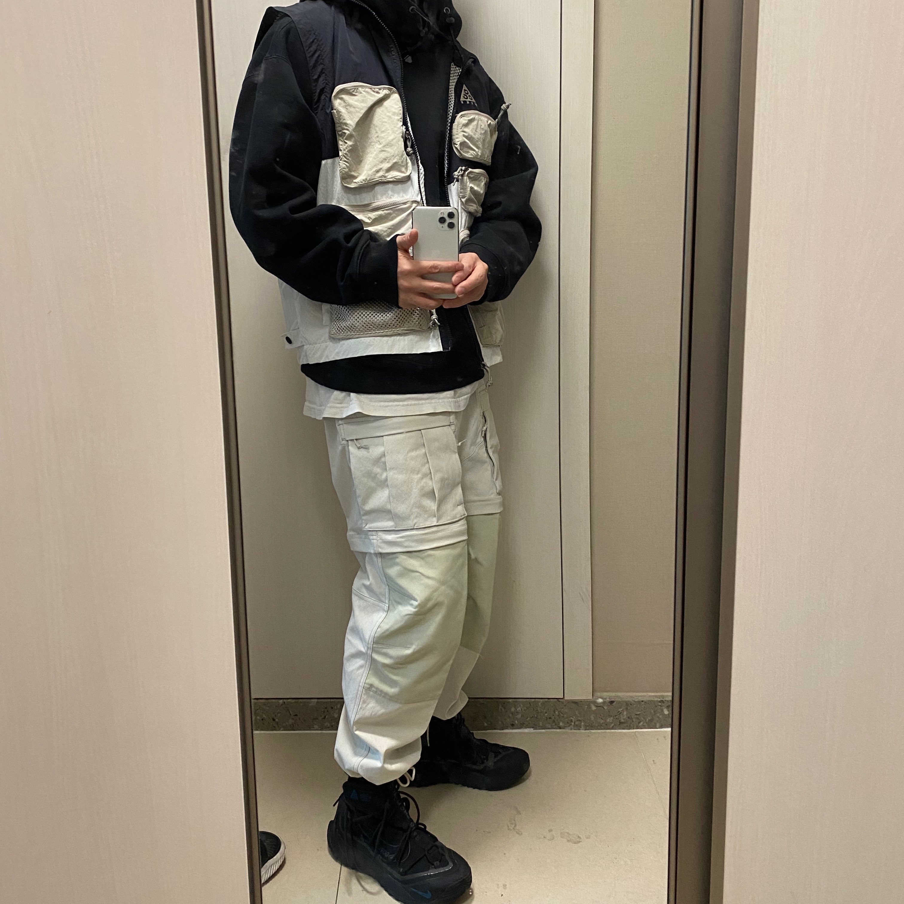 Nike ACG Smith Summit Cargo Pants Light Bone - Asia 착용 스타일 - 2
