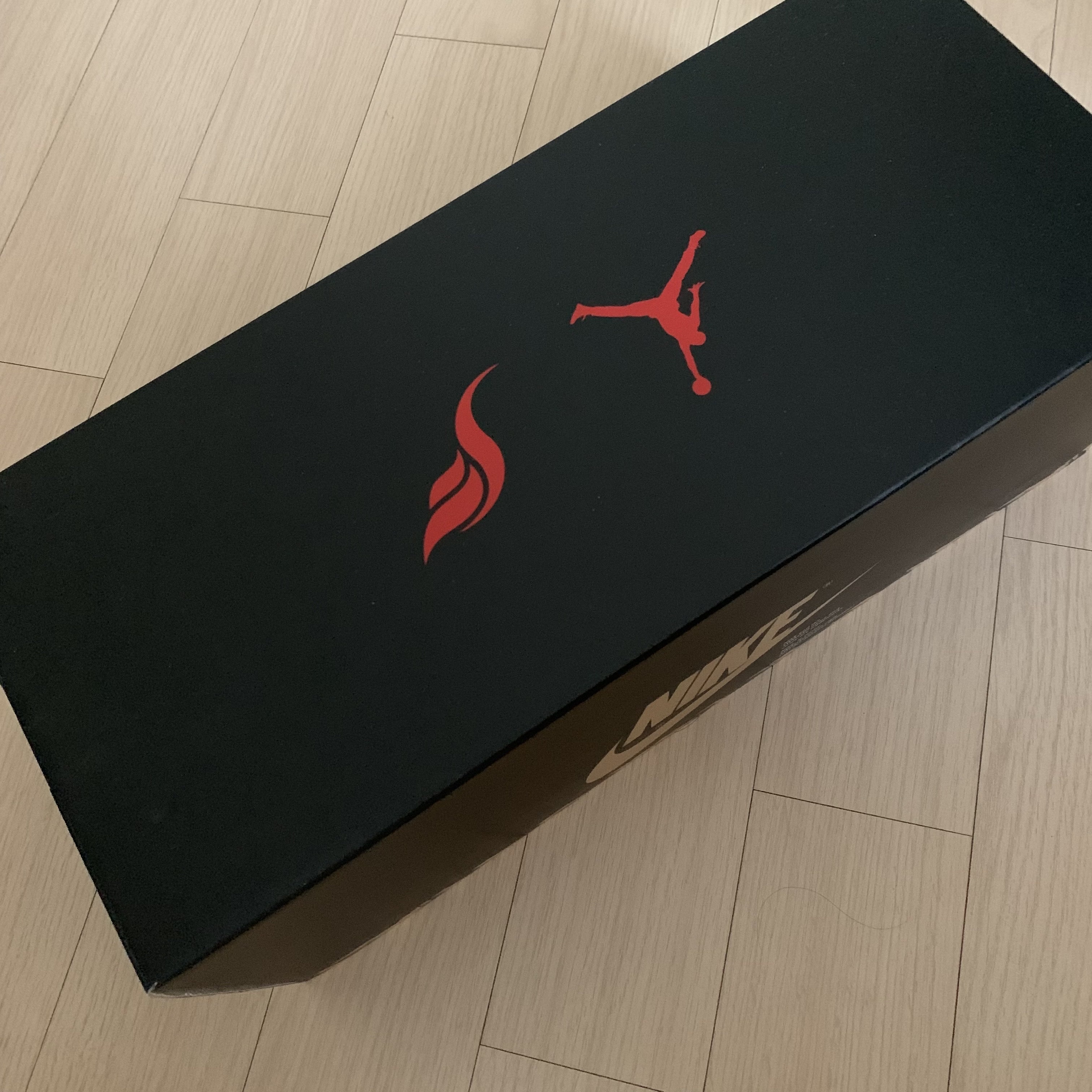 Jordan x SoleFly LS Slide SP Black and Sport Red 착용 스타일 - 2