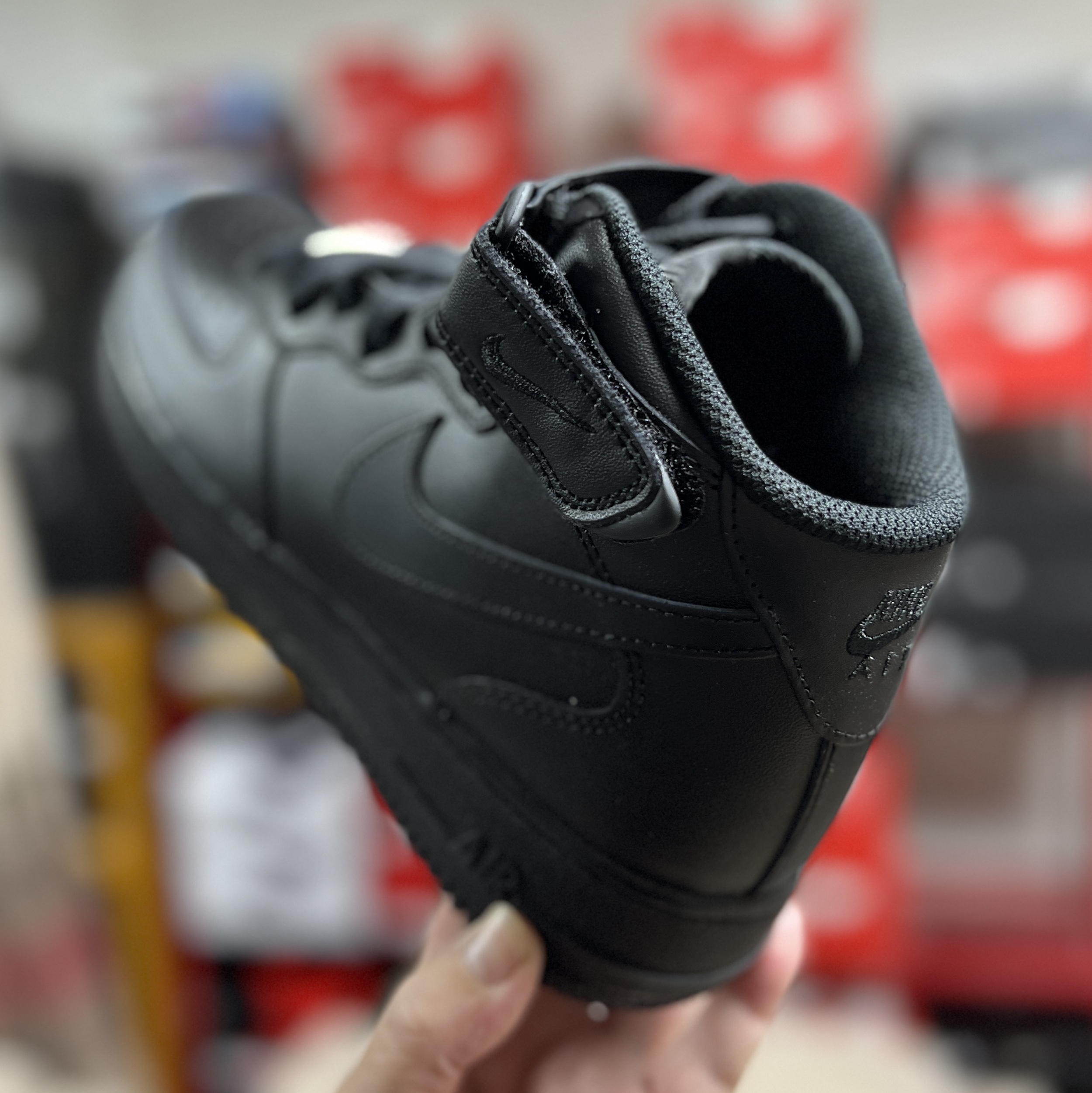 Nike Air Force 1 Mid '07 Black 착용 스타일 - 2
