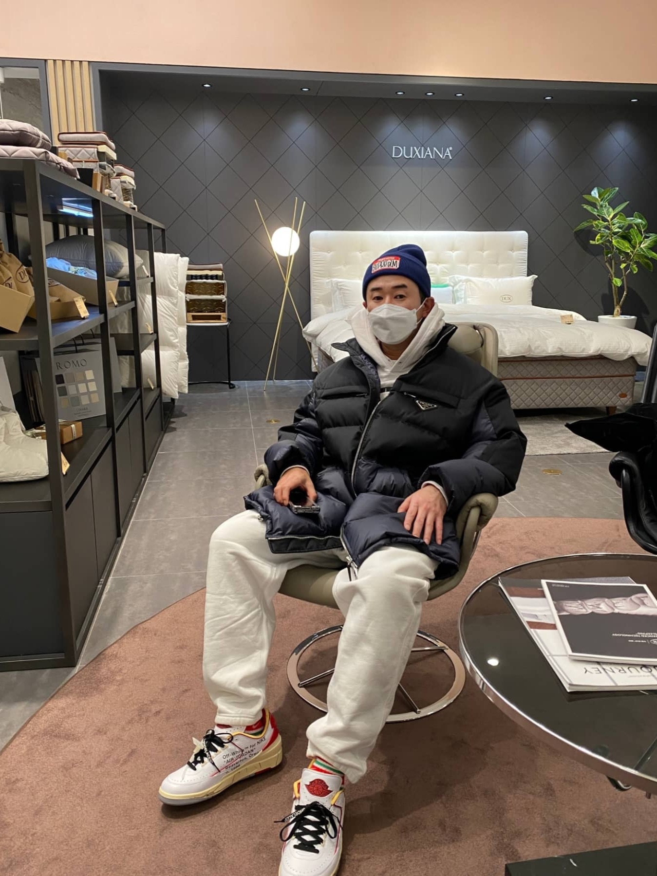 Jordan 2 x Off-White Retro Low SP White and Varsity Red, Supreme Gonz Nametag Beanie Navy - 21FW 착용 스타일 - 1