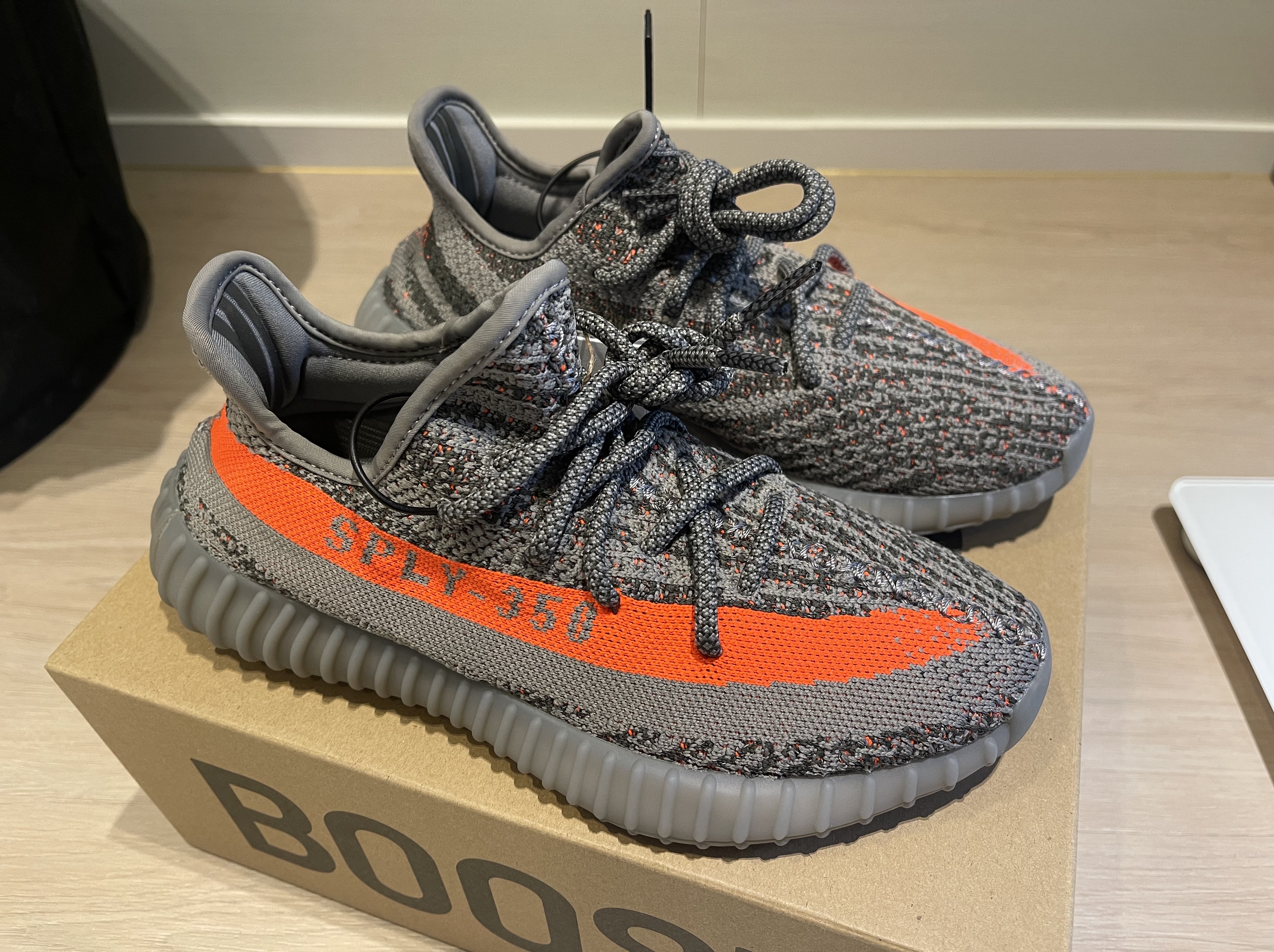 Adidas Yeezy Boost 350 V2 Beluga - Reflective 착용 스타일 - 1